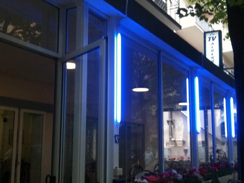 Vista Exterior Hotel TV