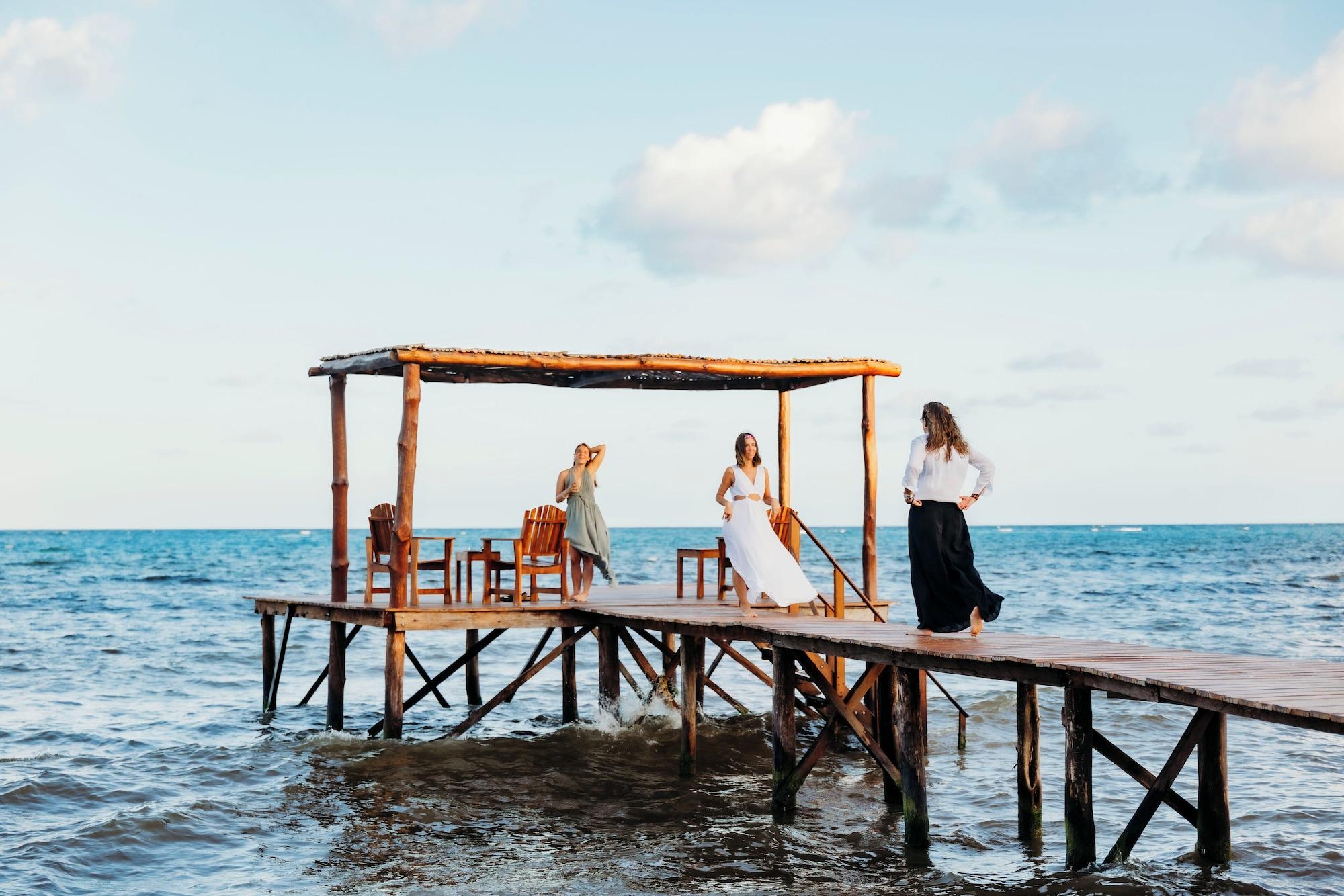 Vista Exterior Mahai Retreat