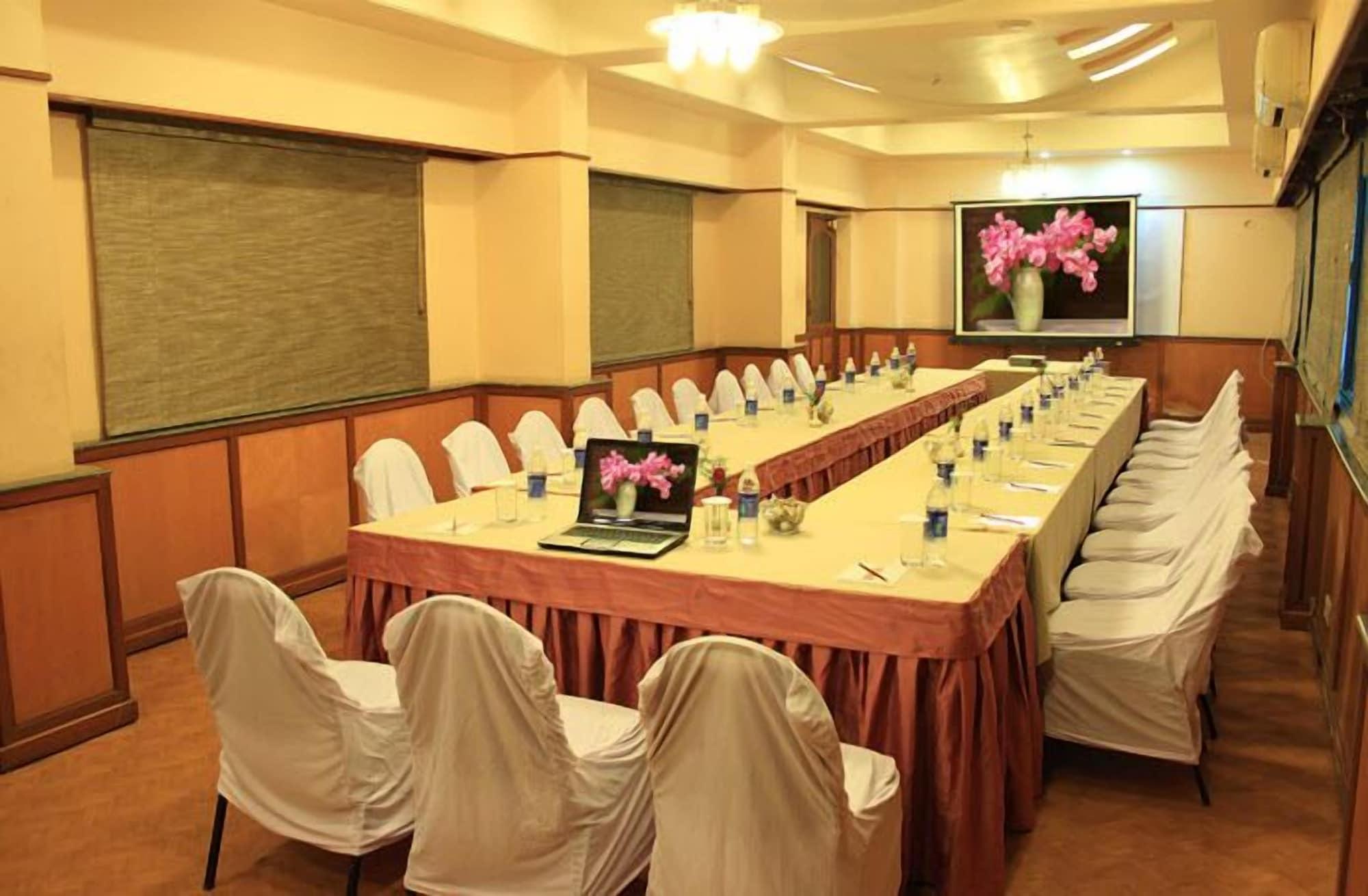 Sala de Reuniones Hotel Basant Residency