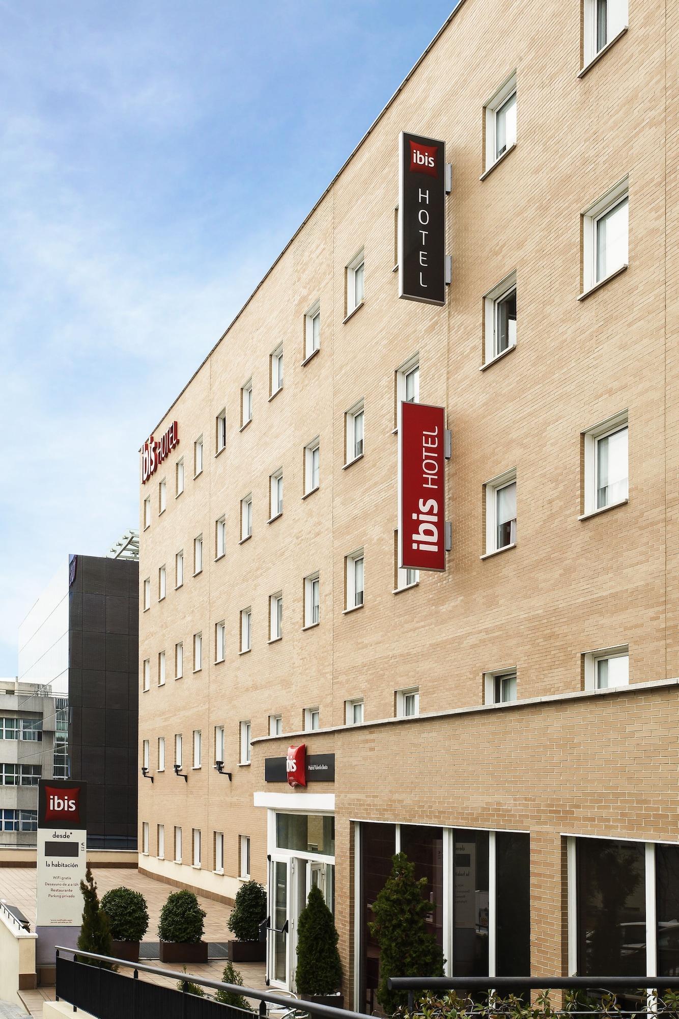 Vista Exterior ibis Madrid Calle Alcala