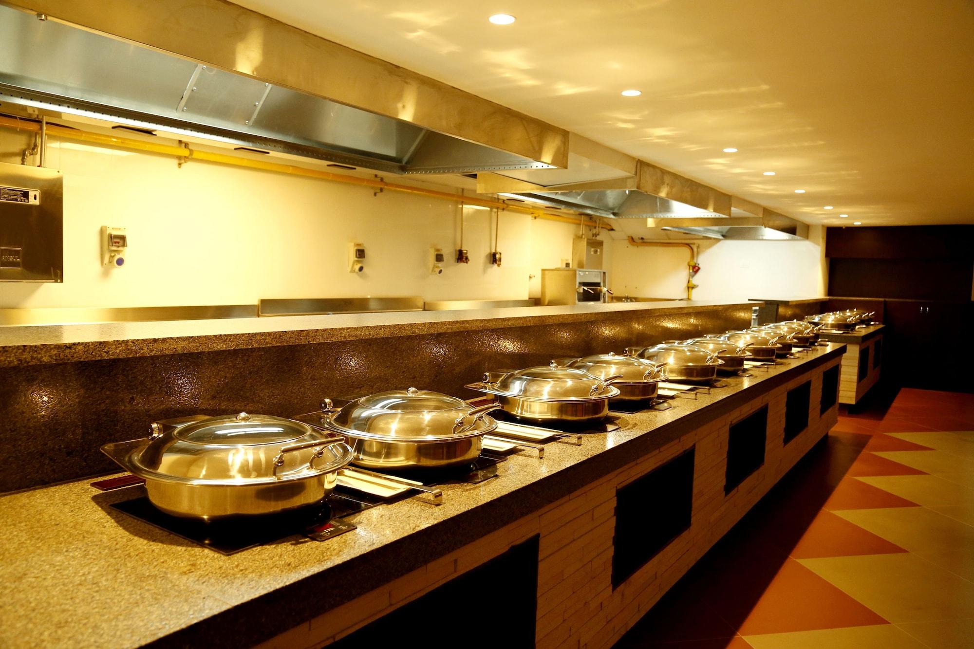 Restaurant The Raviz Calicut
