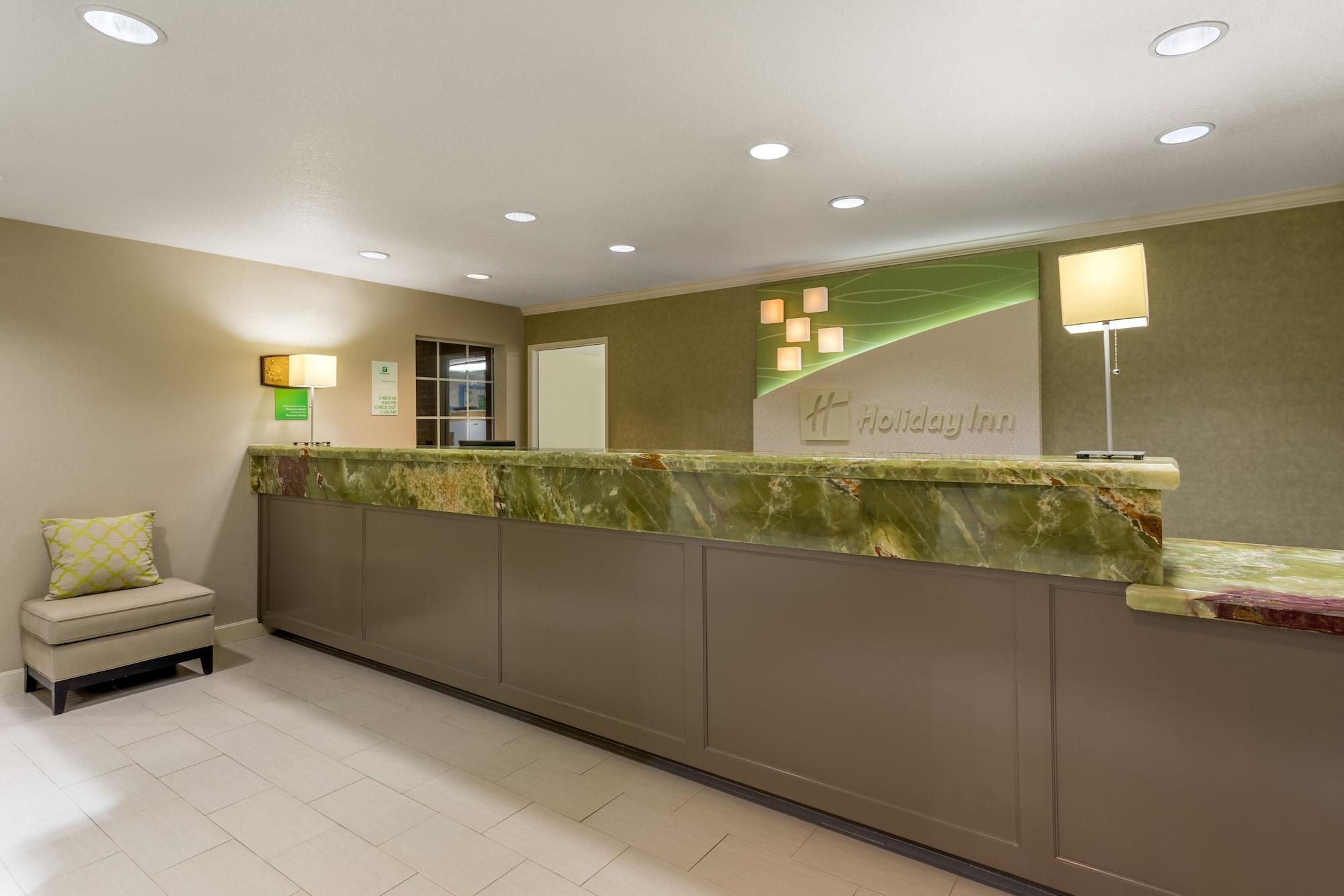 Vista Lobby Holiday Inn Auburn by IHG