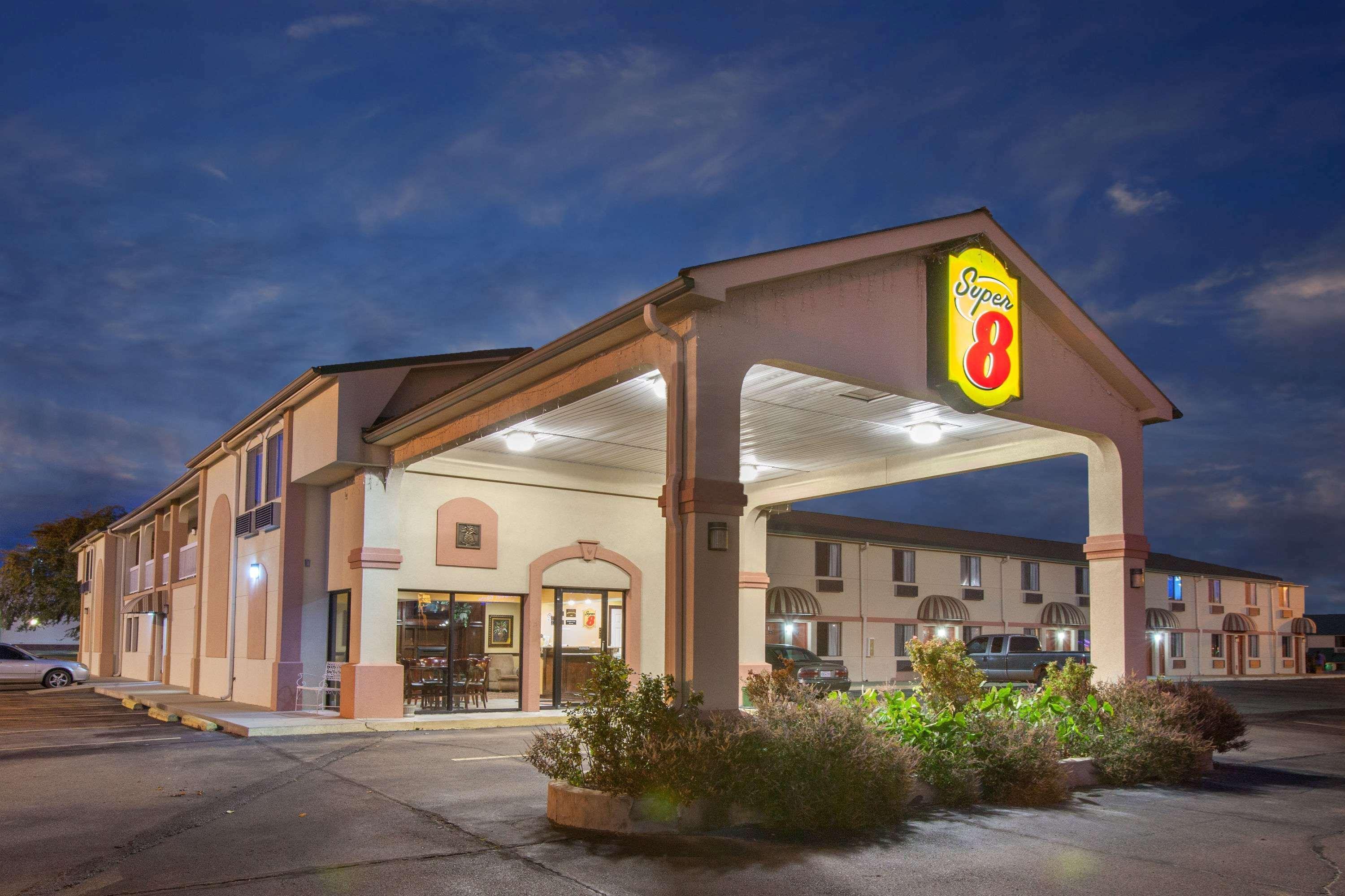 Vista Exterior Super 8 By Wyndham Sallisaw
