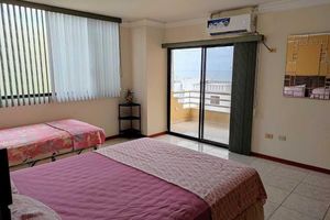 Alquiler Vacacional - Amplio departamento con vista al mar