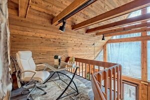 Alquiler Vacacional - Secluded Mountain Lodge & Waterfront Cabin w/King Beds, Firepit, Game Room....