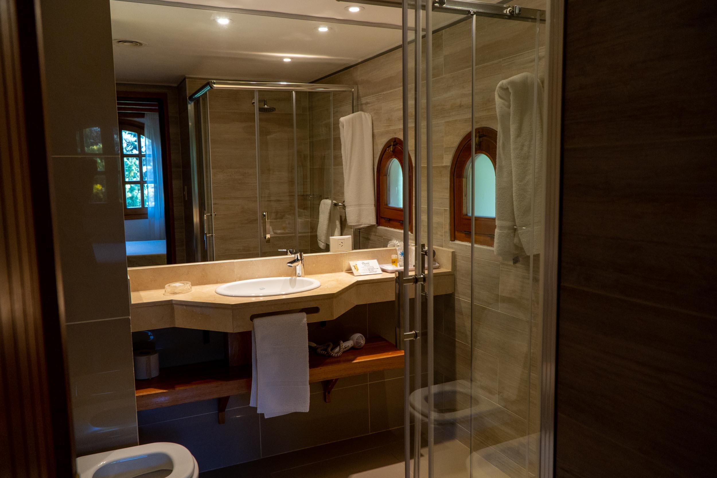 Baño Hotel y Cabañas Le Village