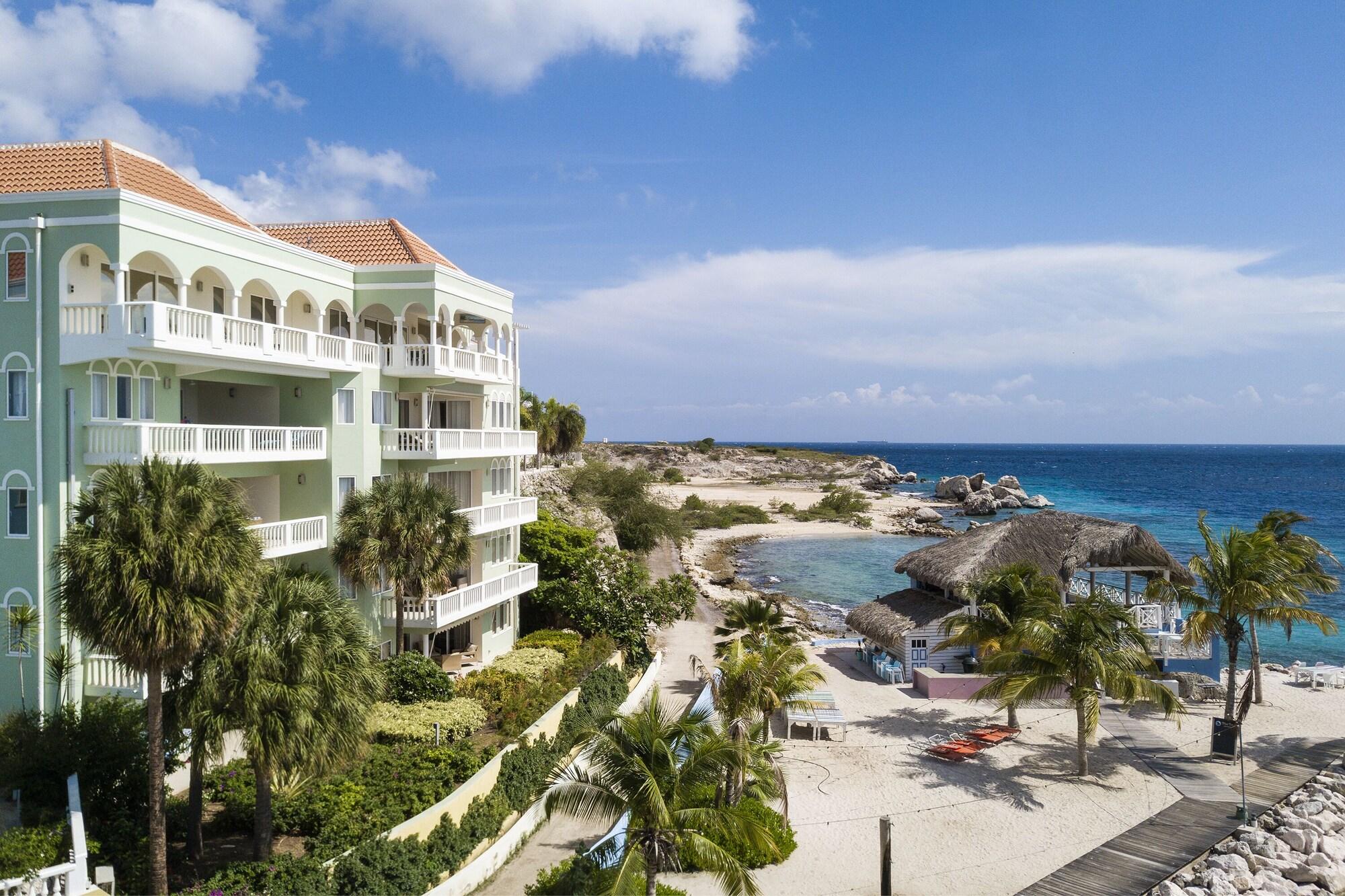 Vista Exterior Blue Bay Beach Apartments