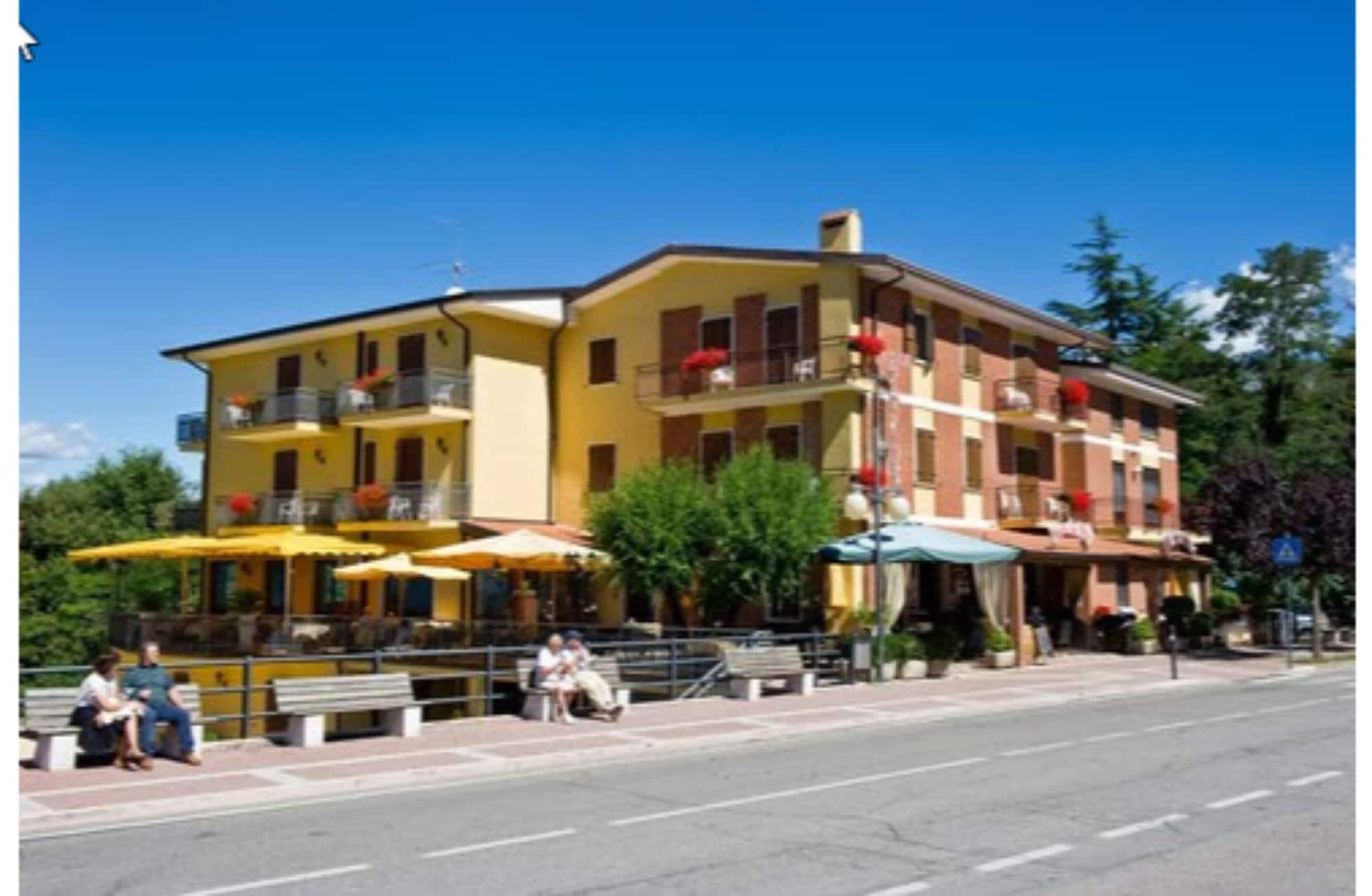 Vista Exterior Hotel Costabella