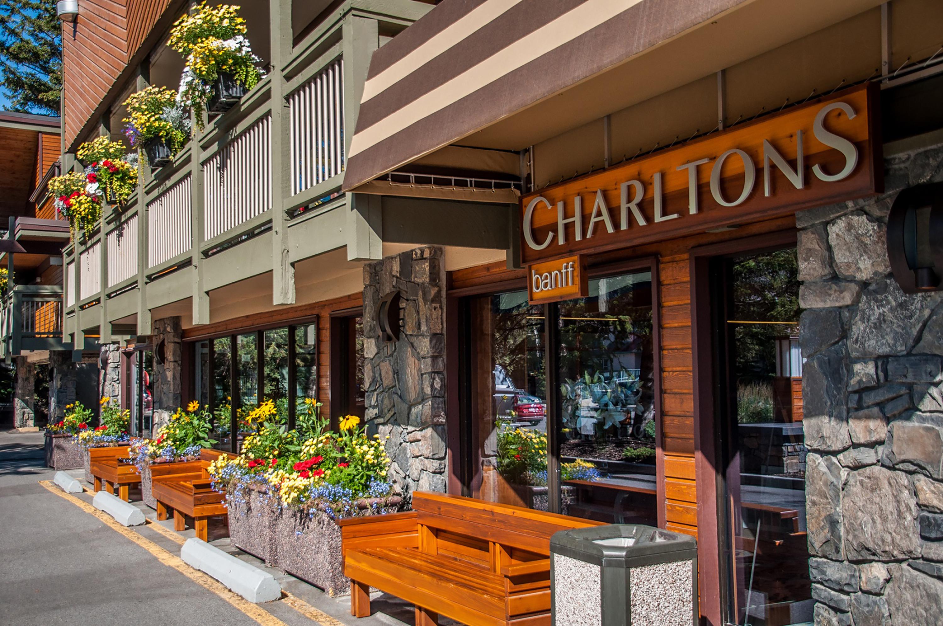 Vista Exterior Charltons Banff