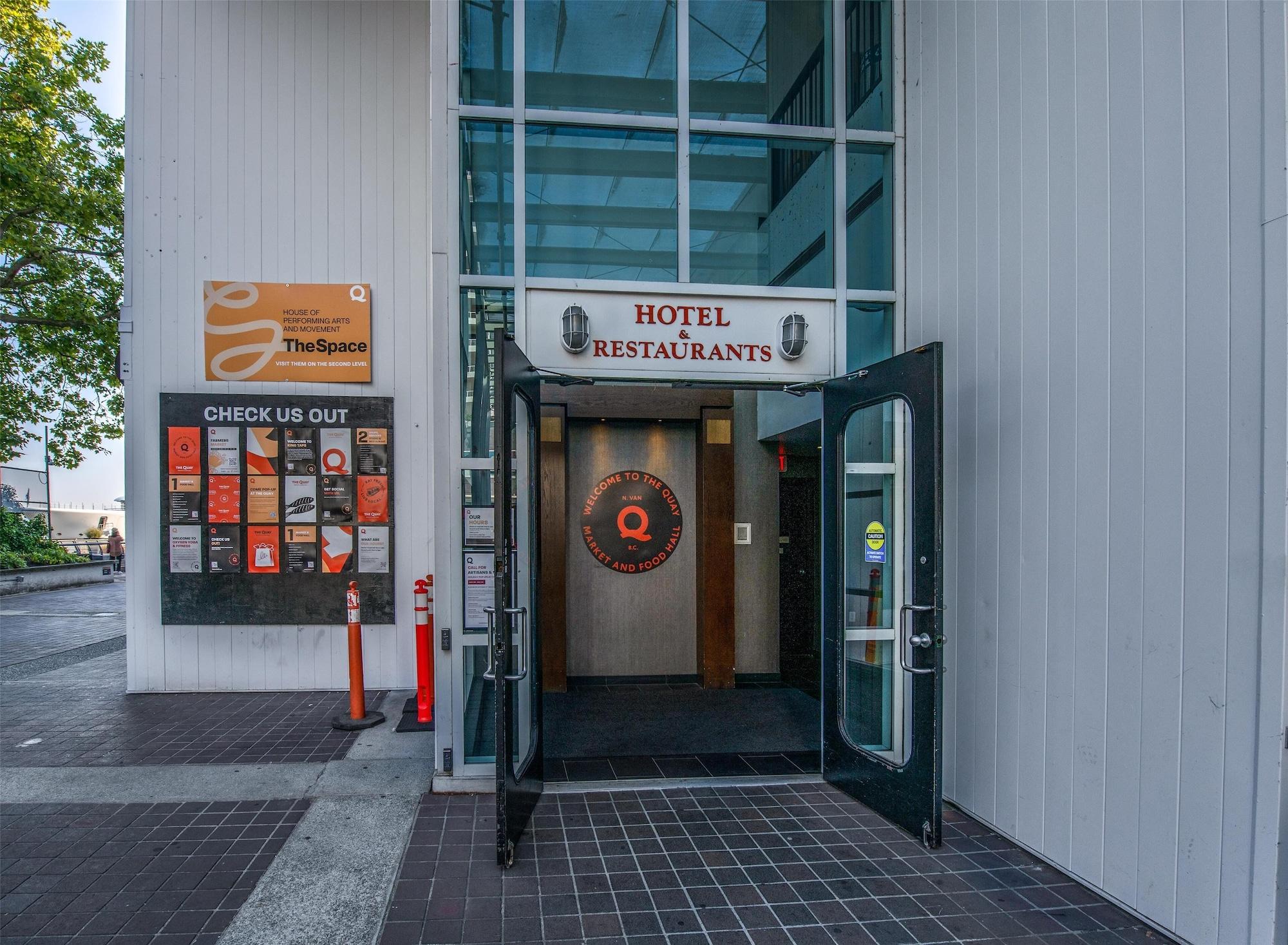 Vista Exterior Coast Lonsdale Quay Hotel