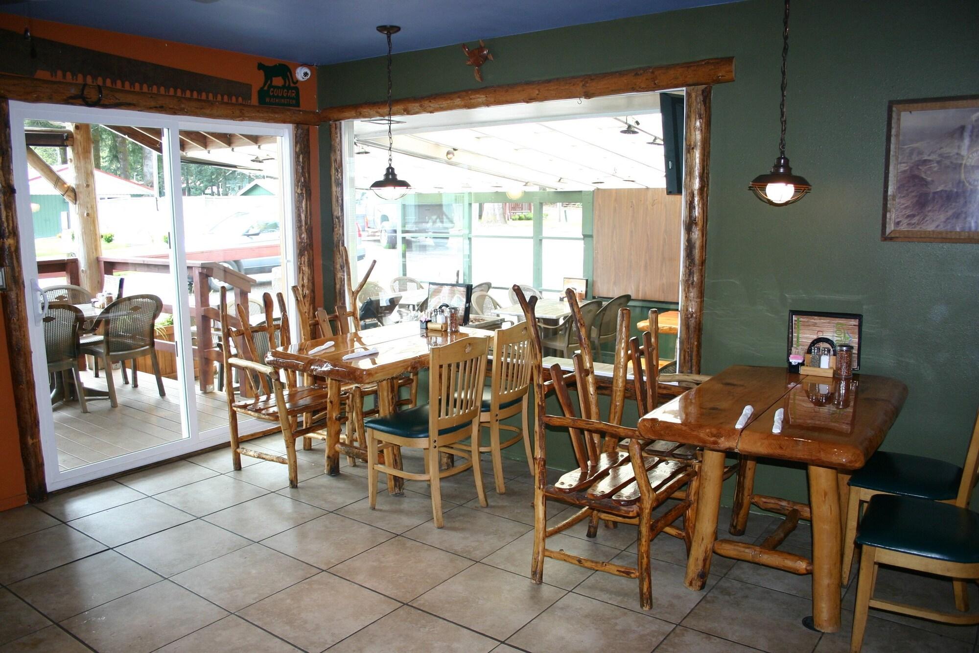 Restaurant Lone Fir Resort
