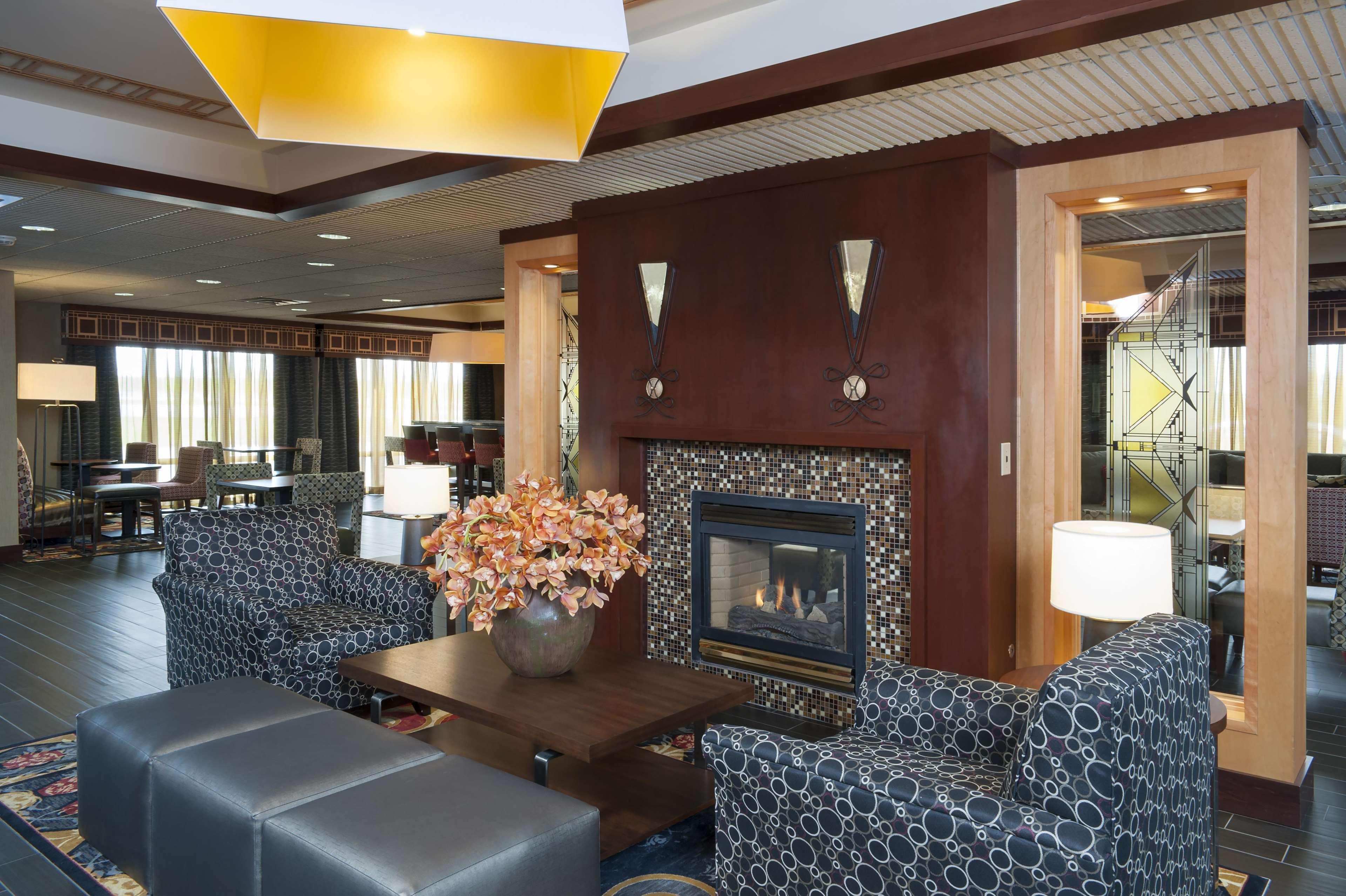 Vista Lobby Hampton Inn Seymour