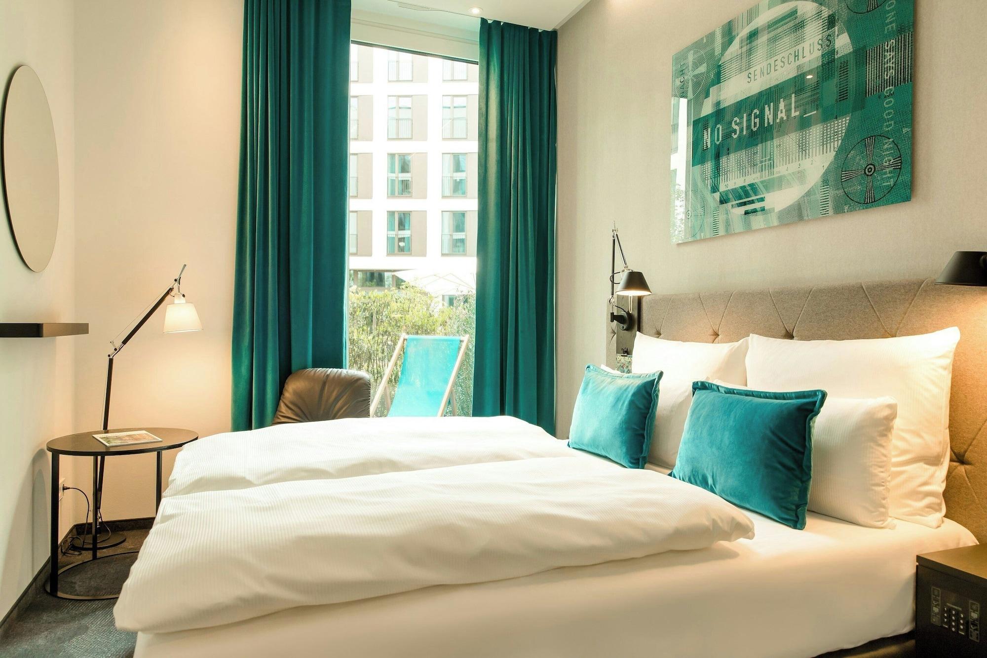 Vista Exterior Motel One Köln-Messe