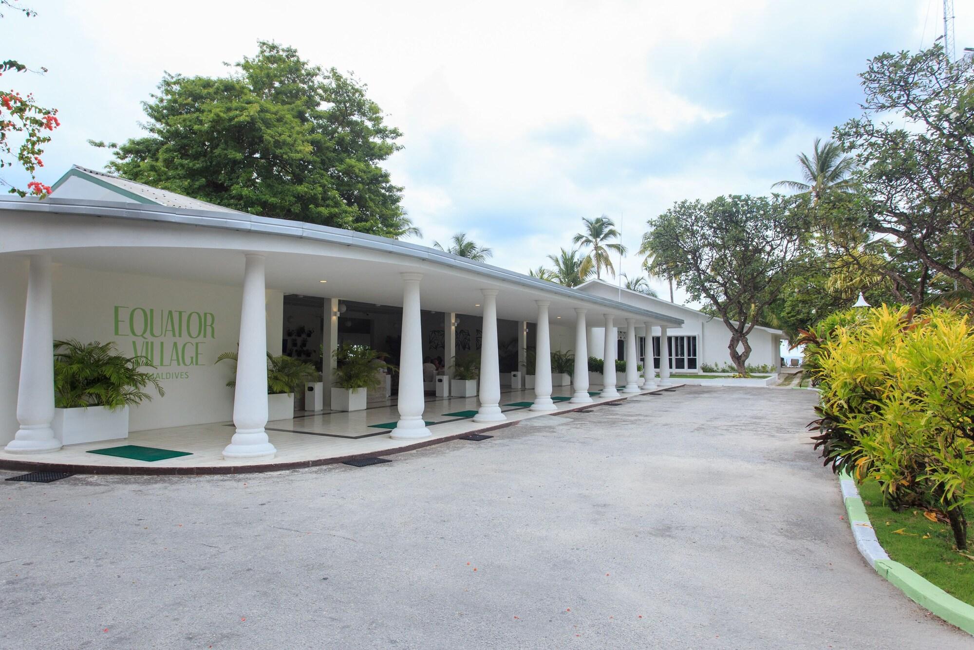 Vista Exterior Equator Village