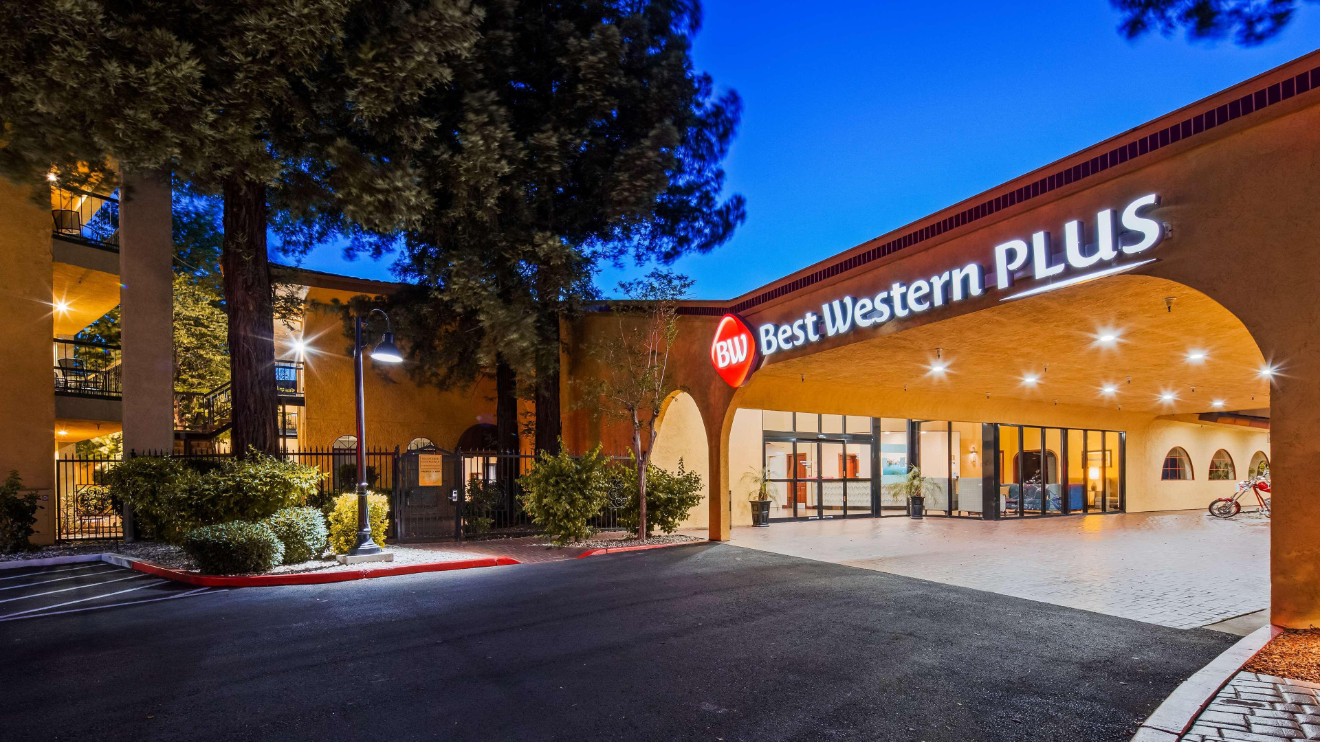Vista Exterior Best Western Plus Heritage Inn