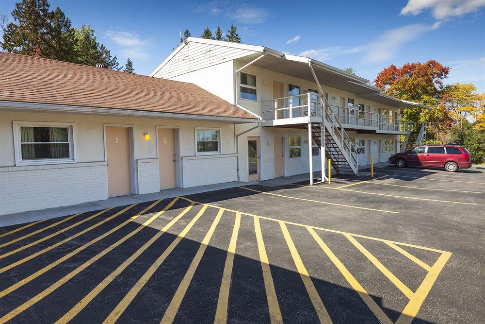 Vista Exterior The Springwater Inn