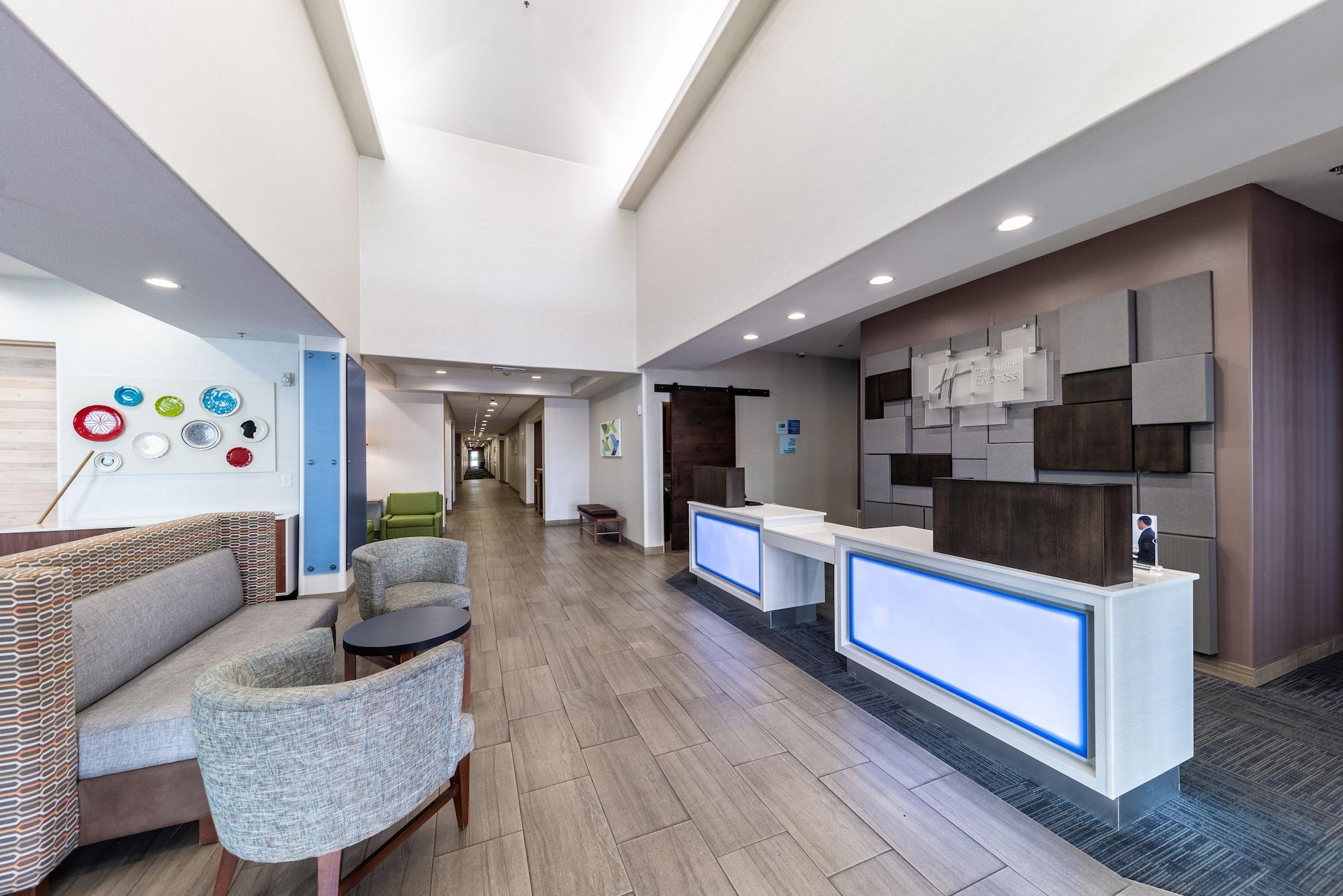Vista Lobby Holiday Inn Express & Suites Fort Worth - Fossil Creek by IHG
