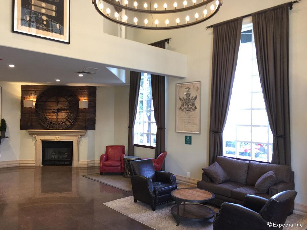 Vista do lobby Anaheim Camelot Inn & Suites
