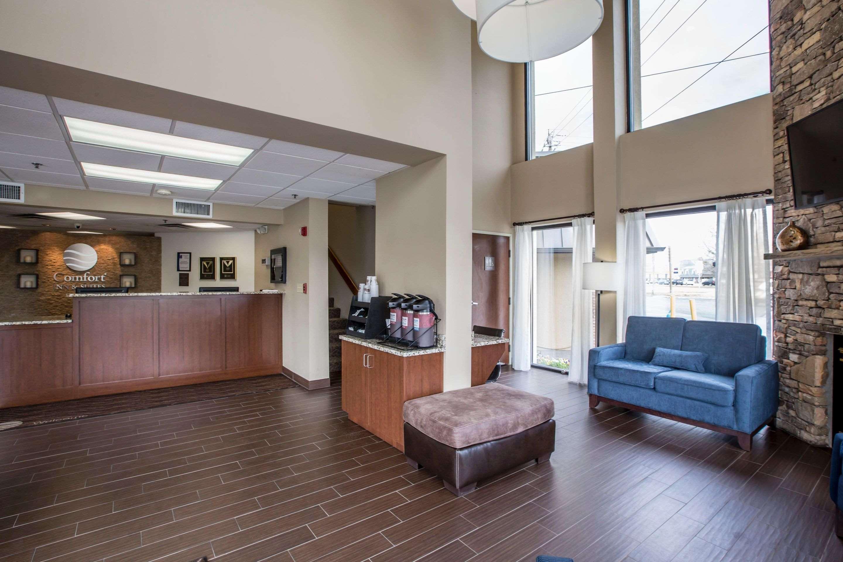 Vista Lobby Comfort Inn & Suites At Dollywood Lane