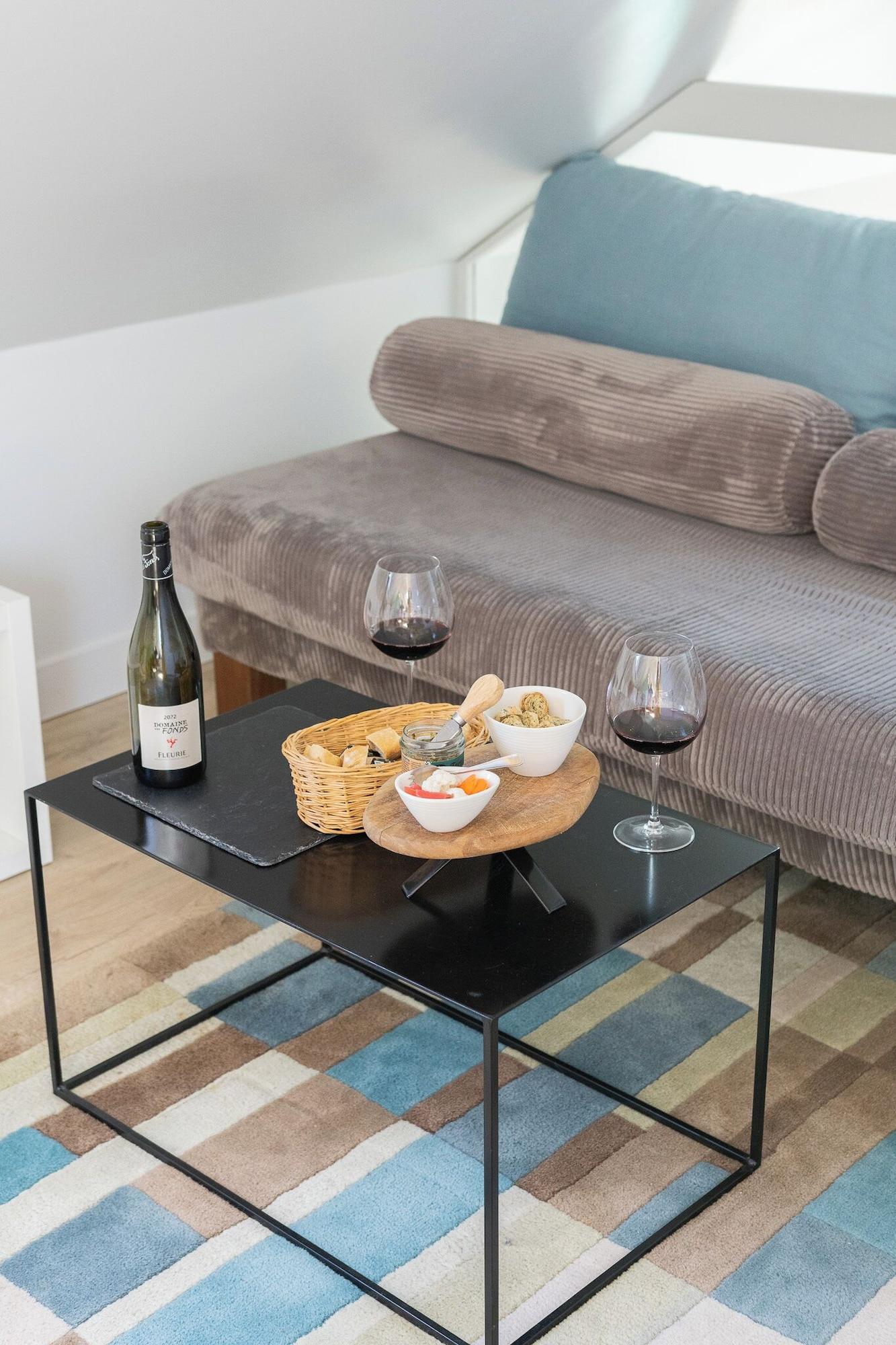 Vista Lobby Hôtel la Baie des Anges, son SPA marin et sa piscine couverte et chauffée