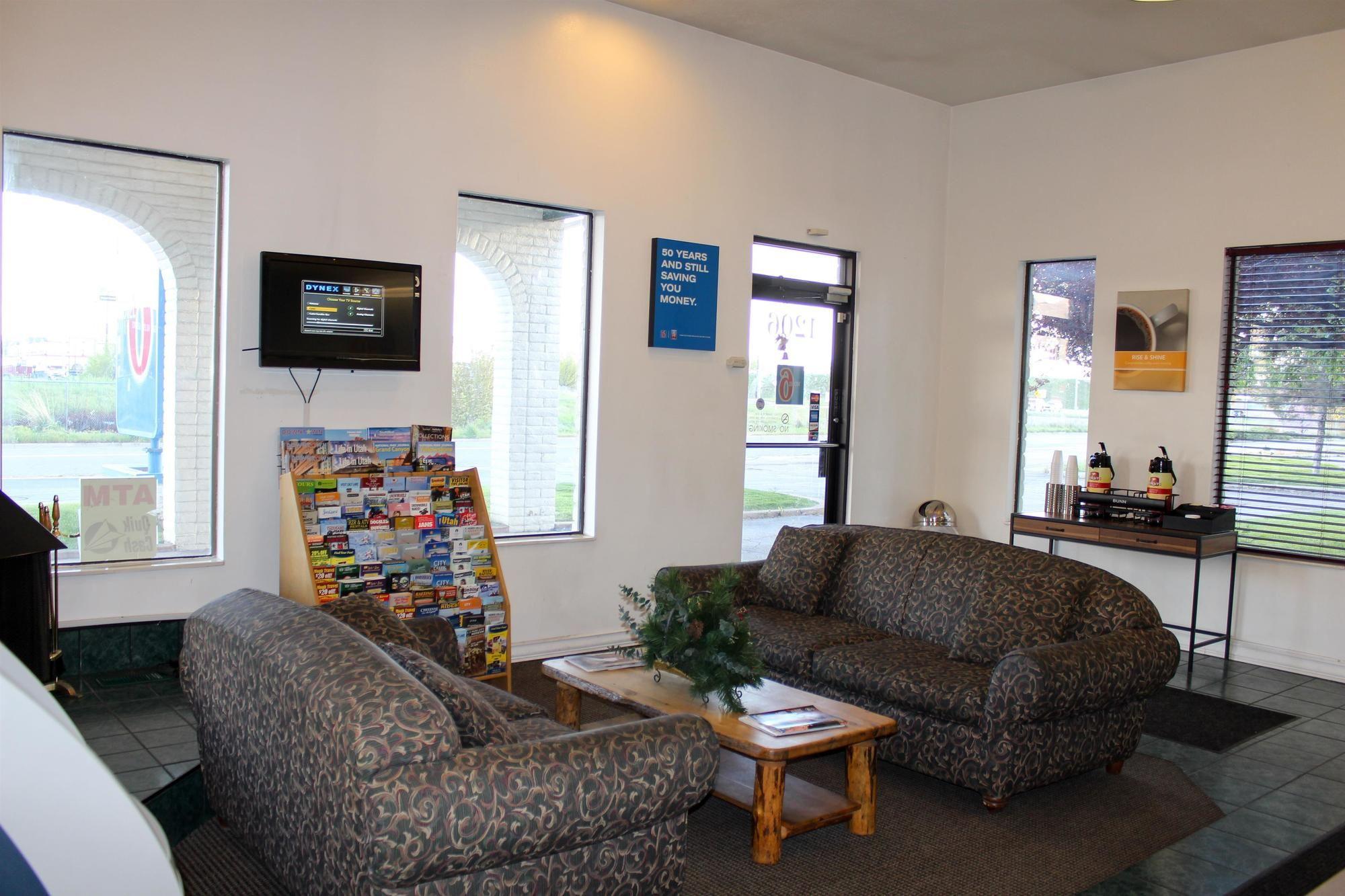 Vista Lobby Motel 6 Ogden, UT - 21st Street