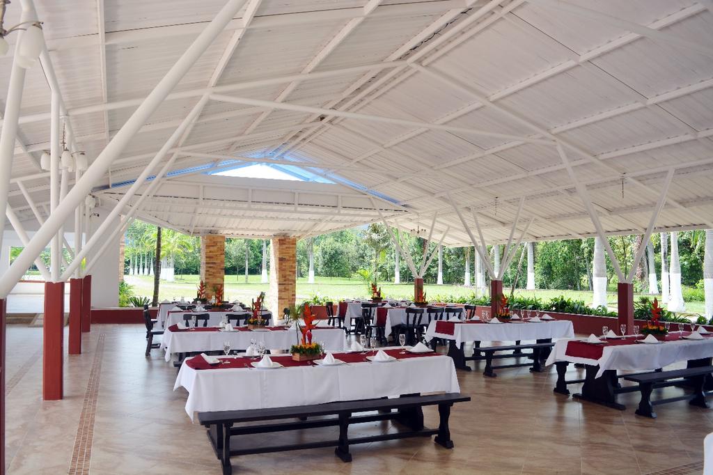 Bar/Salón Hotel Campestre Lago Heliconias