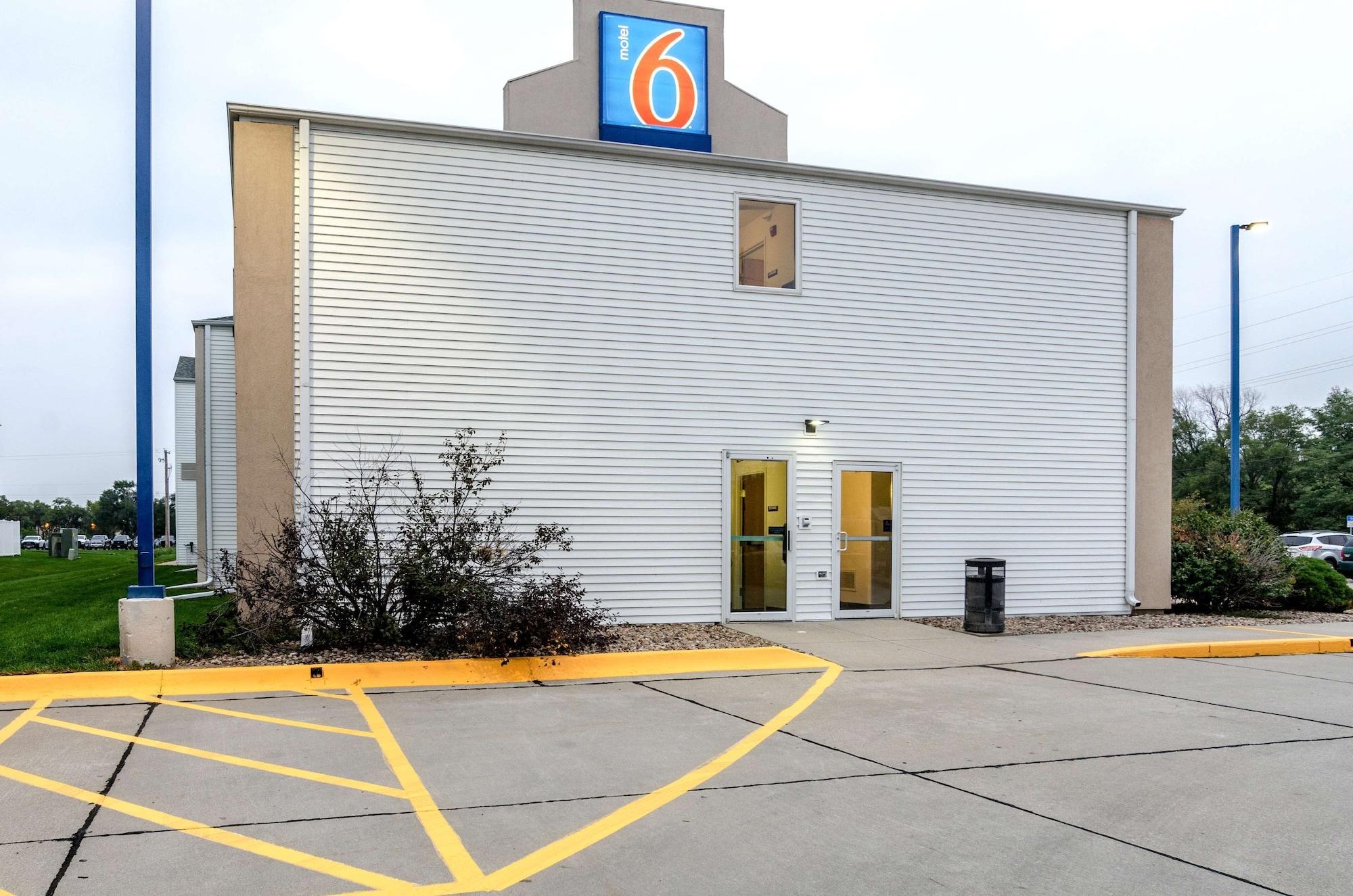 Vista Exterior Motel 6 Kearney, NE
