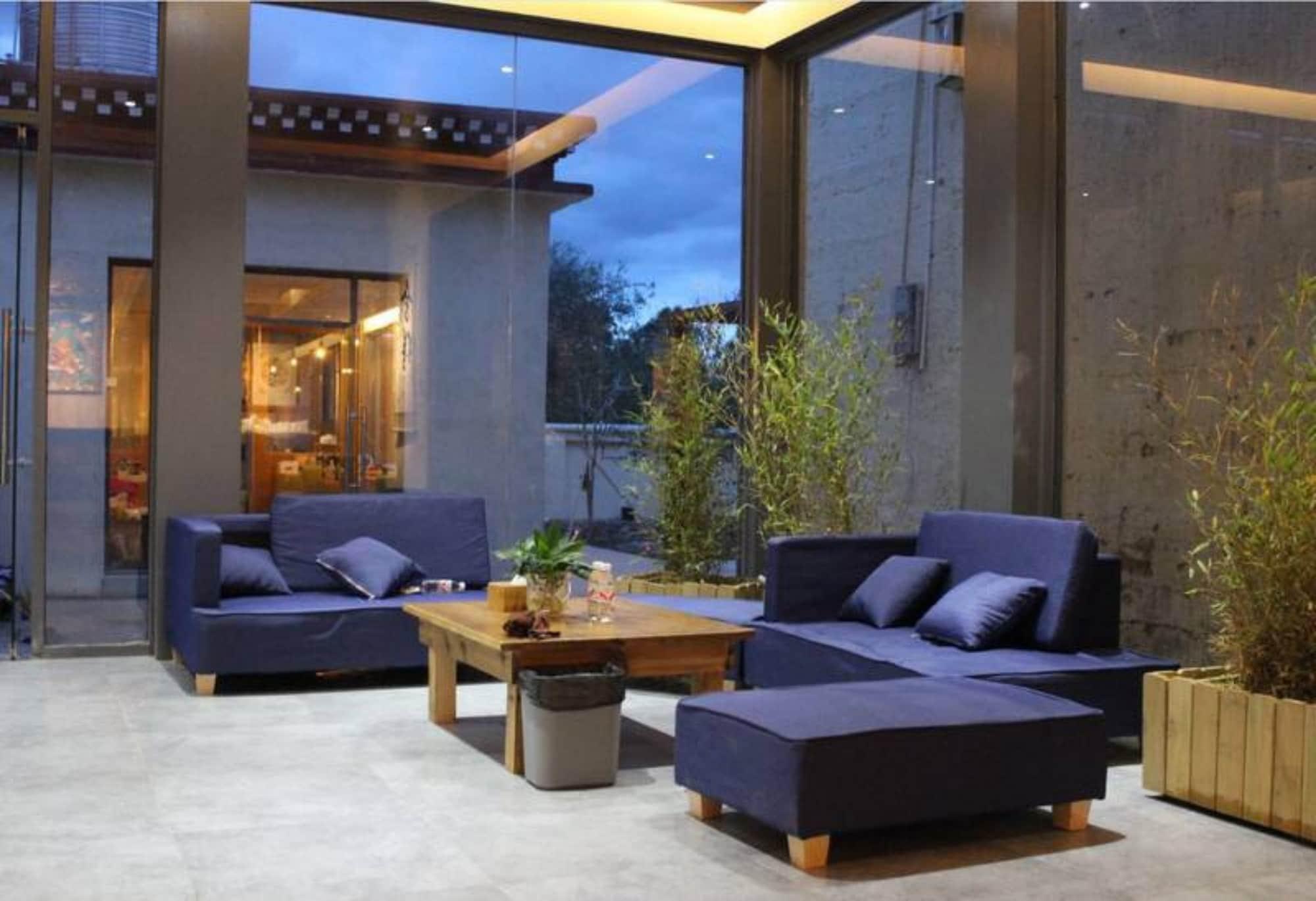 Varios Shangri-La Youyou Inn