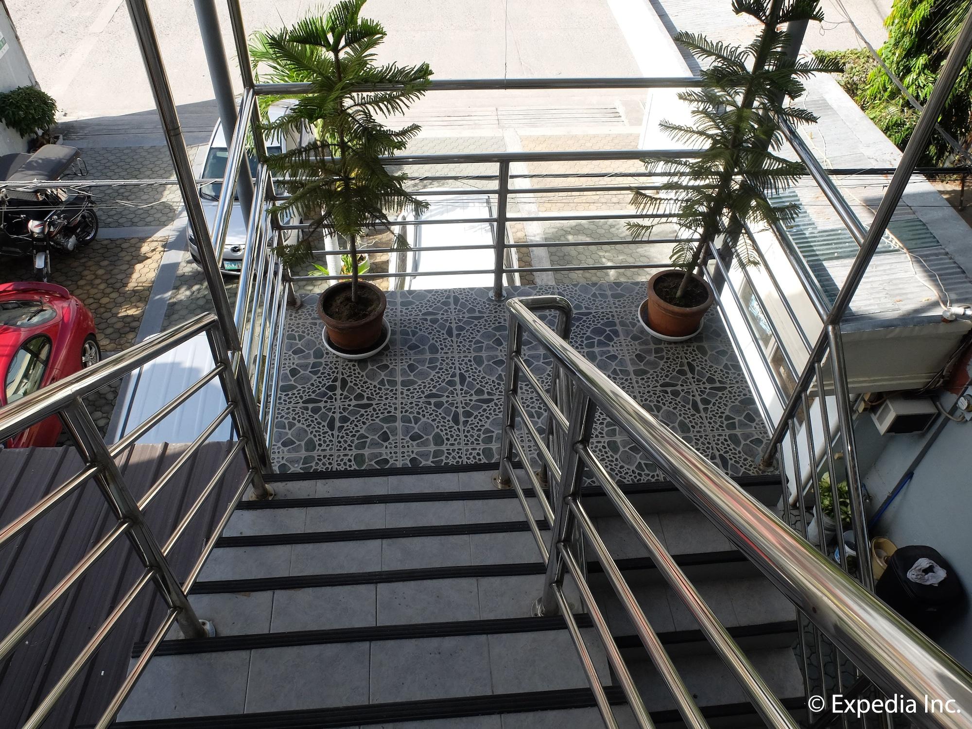 Varios Centrium Condominium Hotel