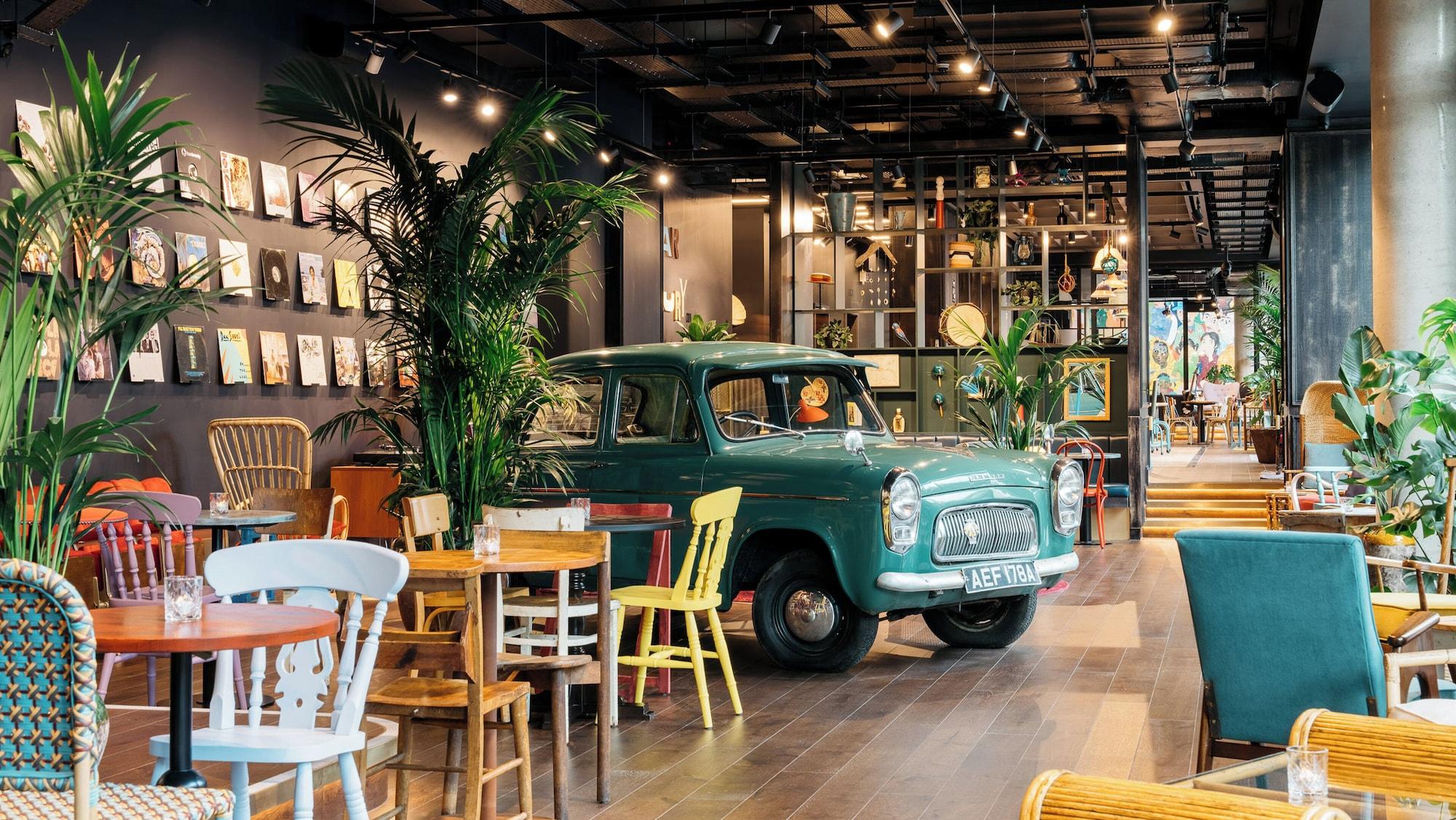 Restaurant Ruby Zoe Hotel London by IHG