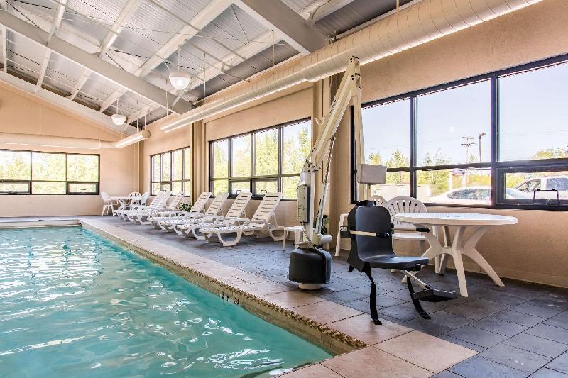 Vista Piscina Home2 Suites Bangor ME