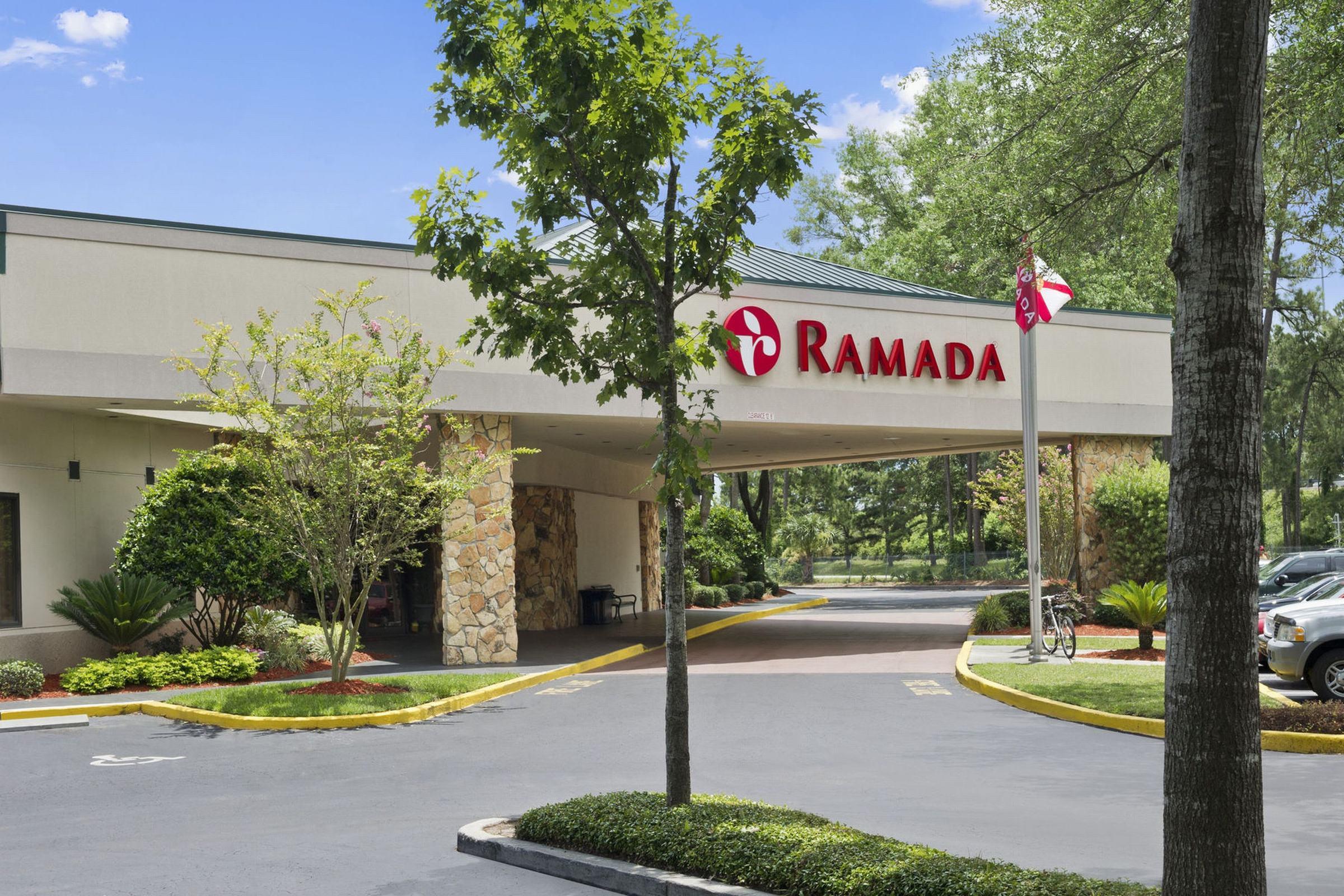 Vista Exterior Ramada Hotel & Conference Center by Wyndham Jacksonville