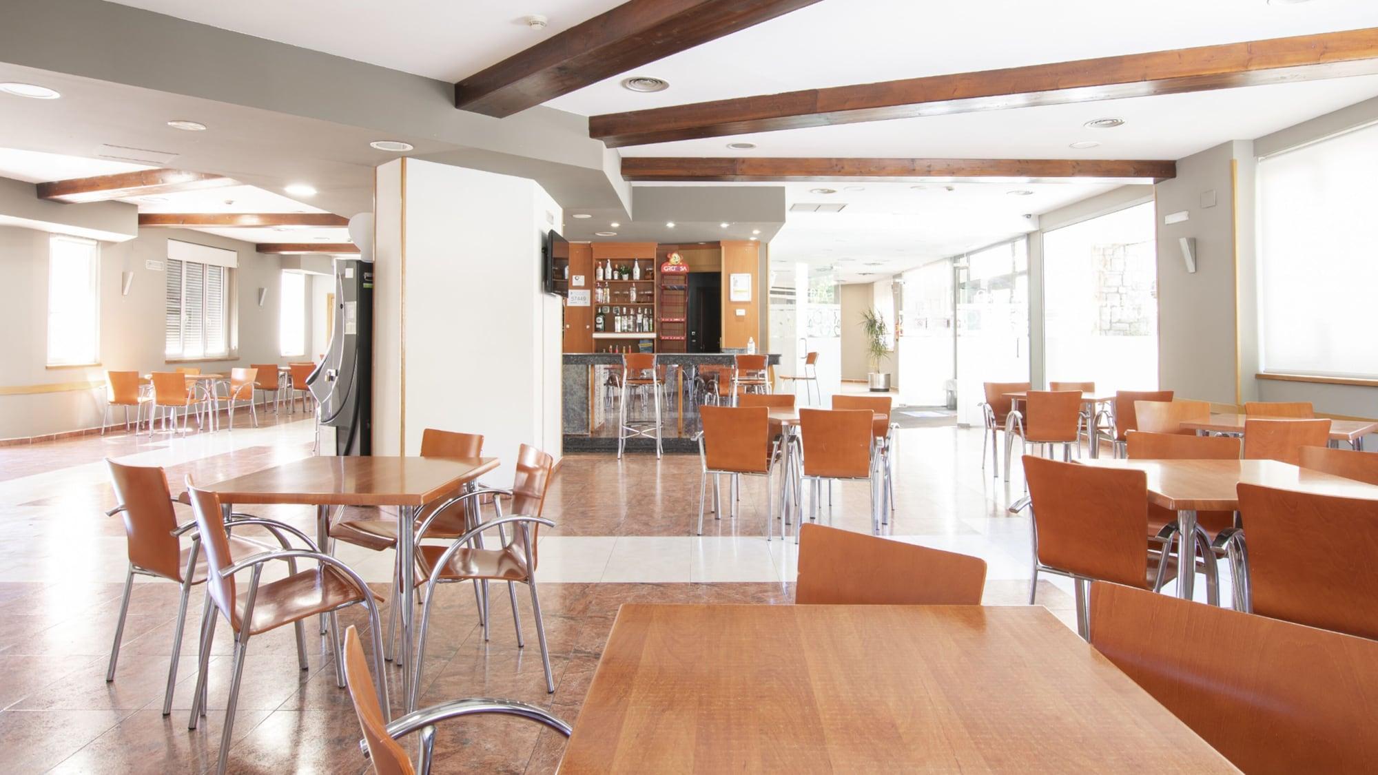 Bar/Salón Hotel Isabel de Segura