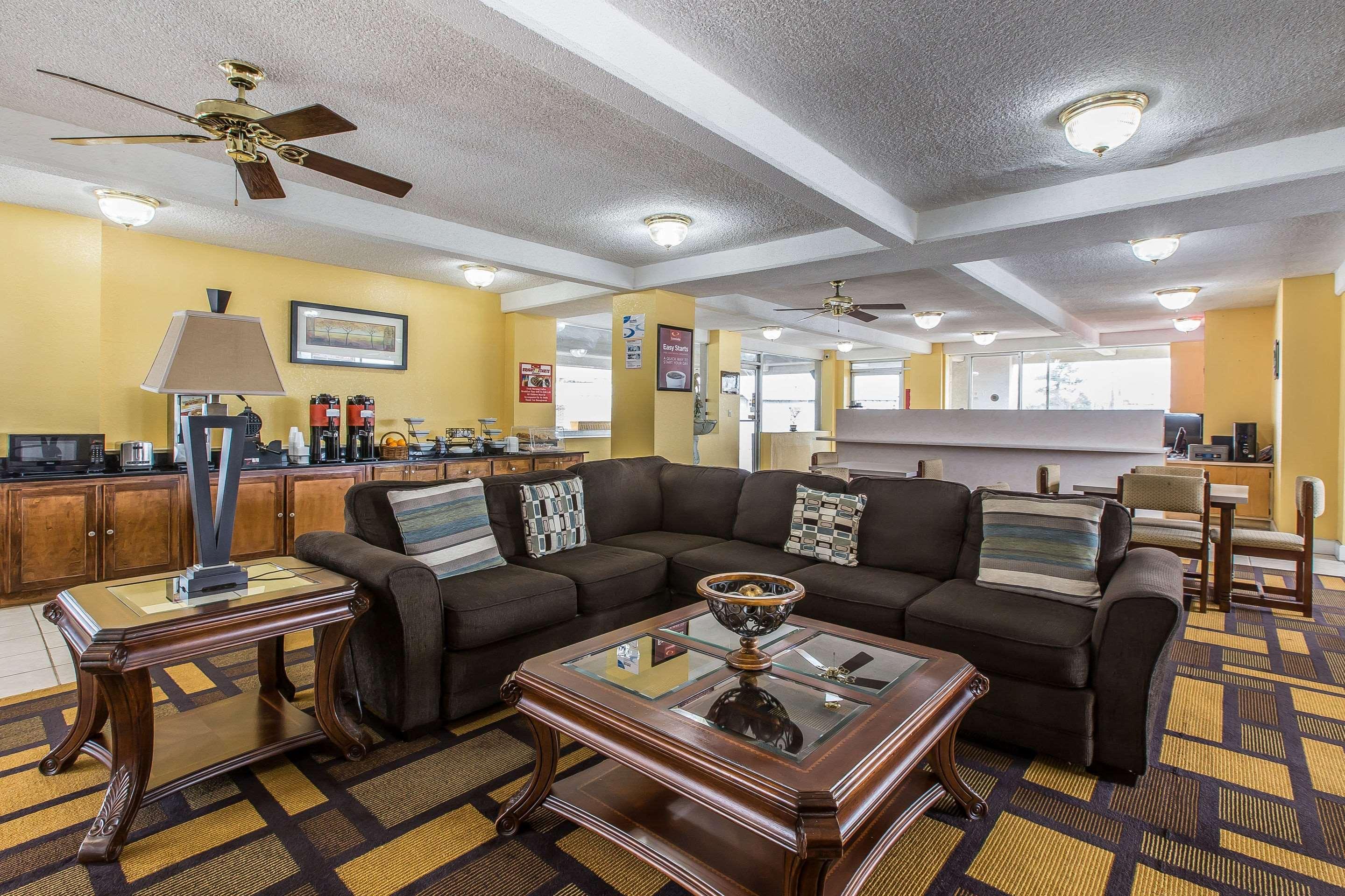 Vista Lobby Econo Lodge (Byron)