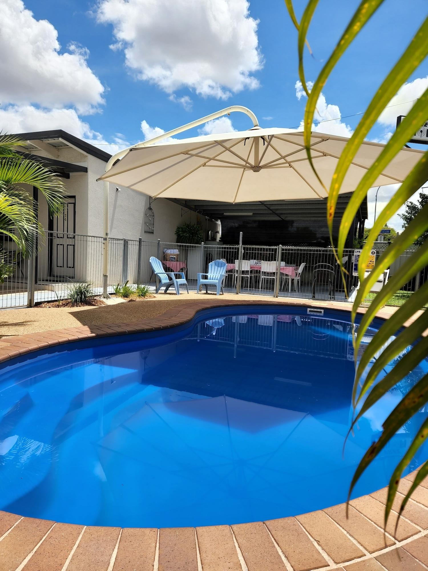 Varios Charters Towers Motel