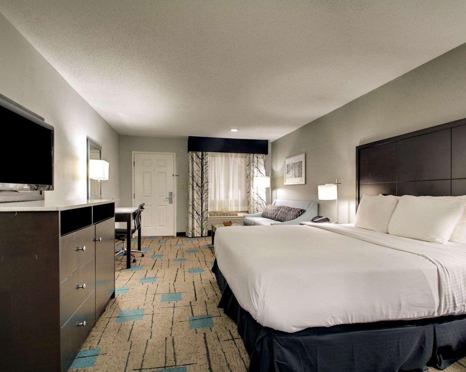 Suite Rodeway Inn & Suites