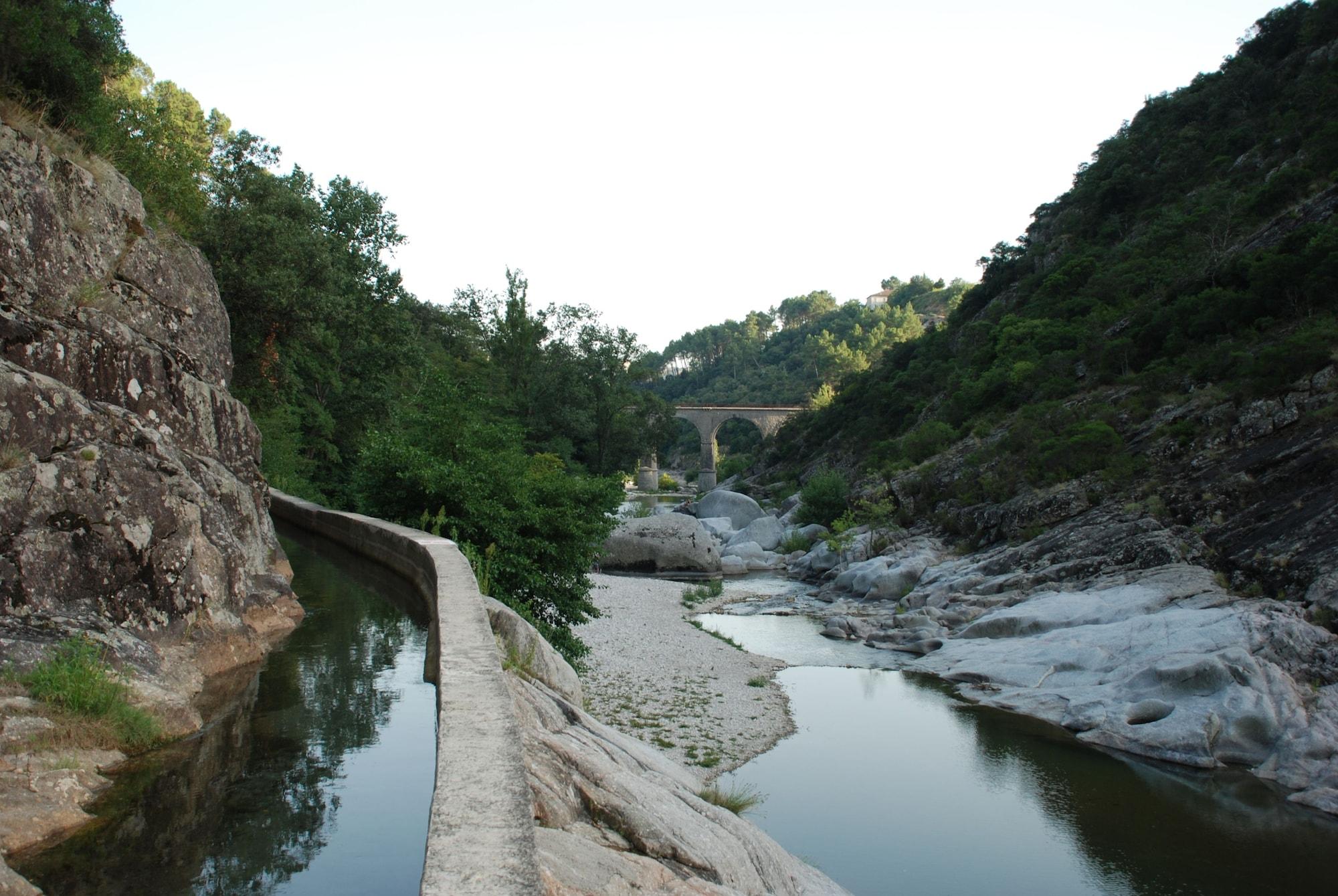 Vista Exterior Hôtel les 3 Barbus