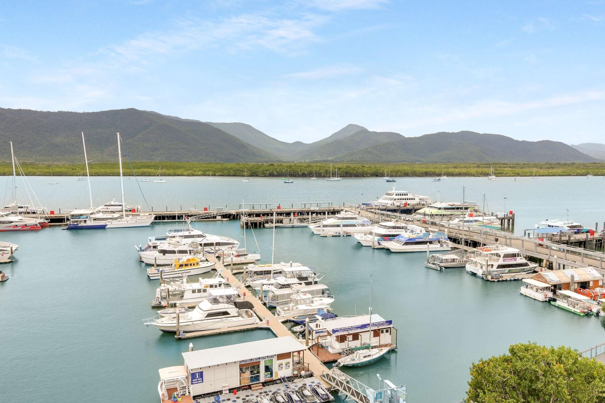 Vista Exterior Shangri-La The Marina, Cairns