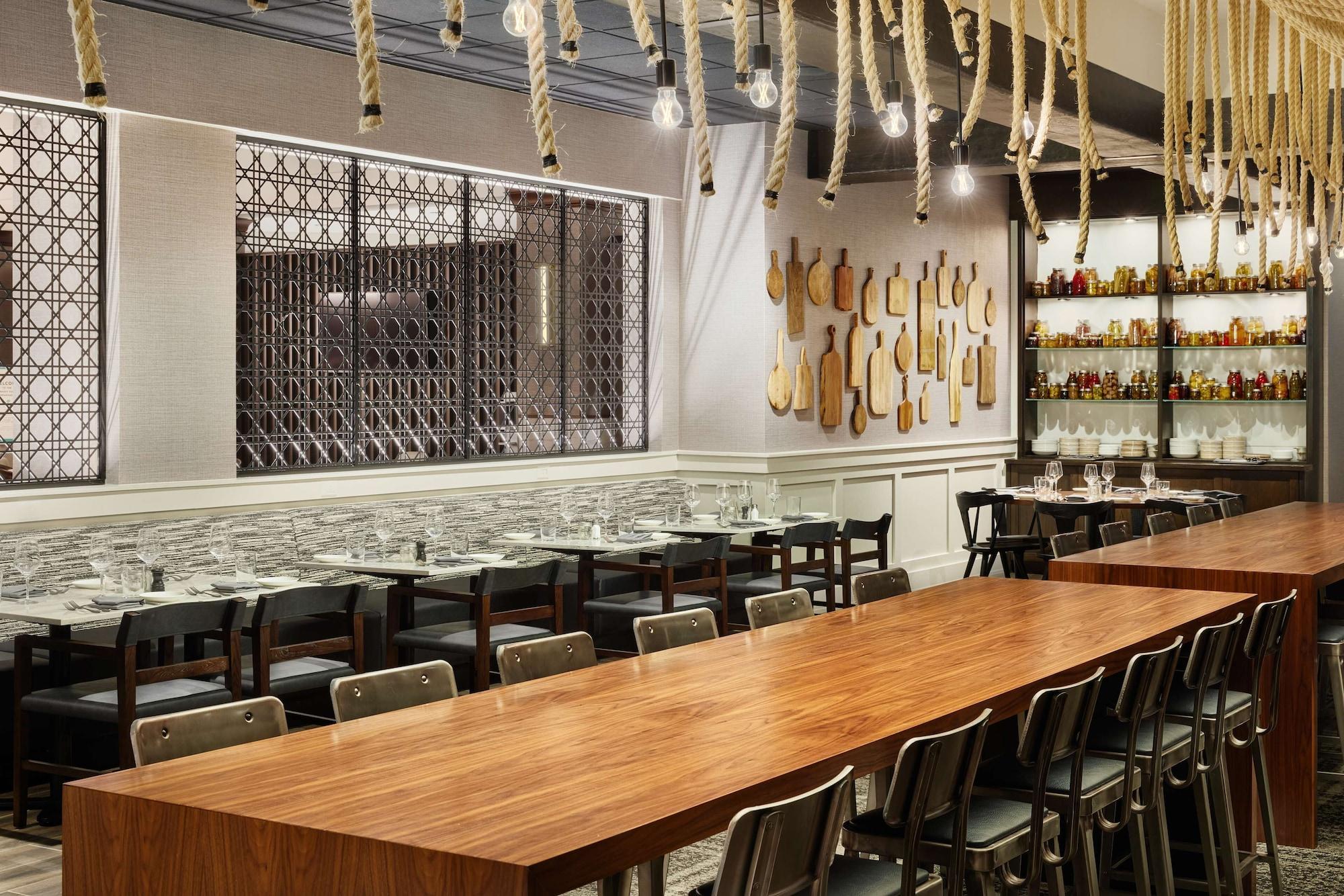 Restaurant Embassy Suites by Hilton Huntsville