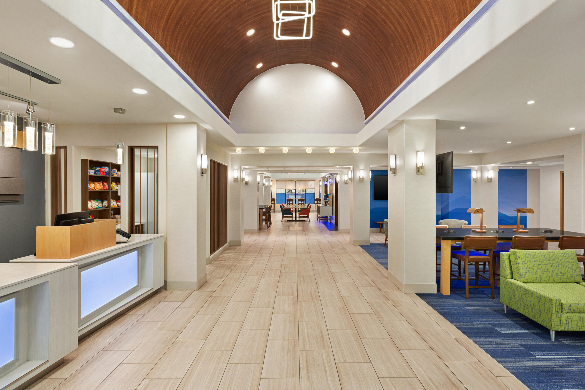 Vista Lobby Holiday Inn Express Mission McMallen