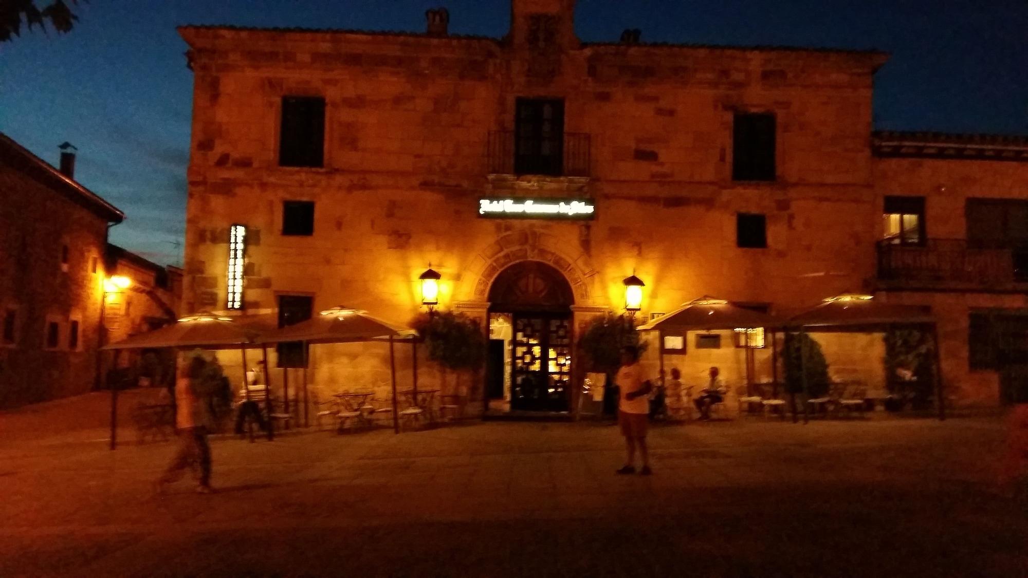 Vista Exterior Hotel Tres Coronas de Silos