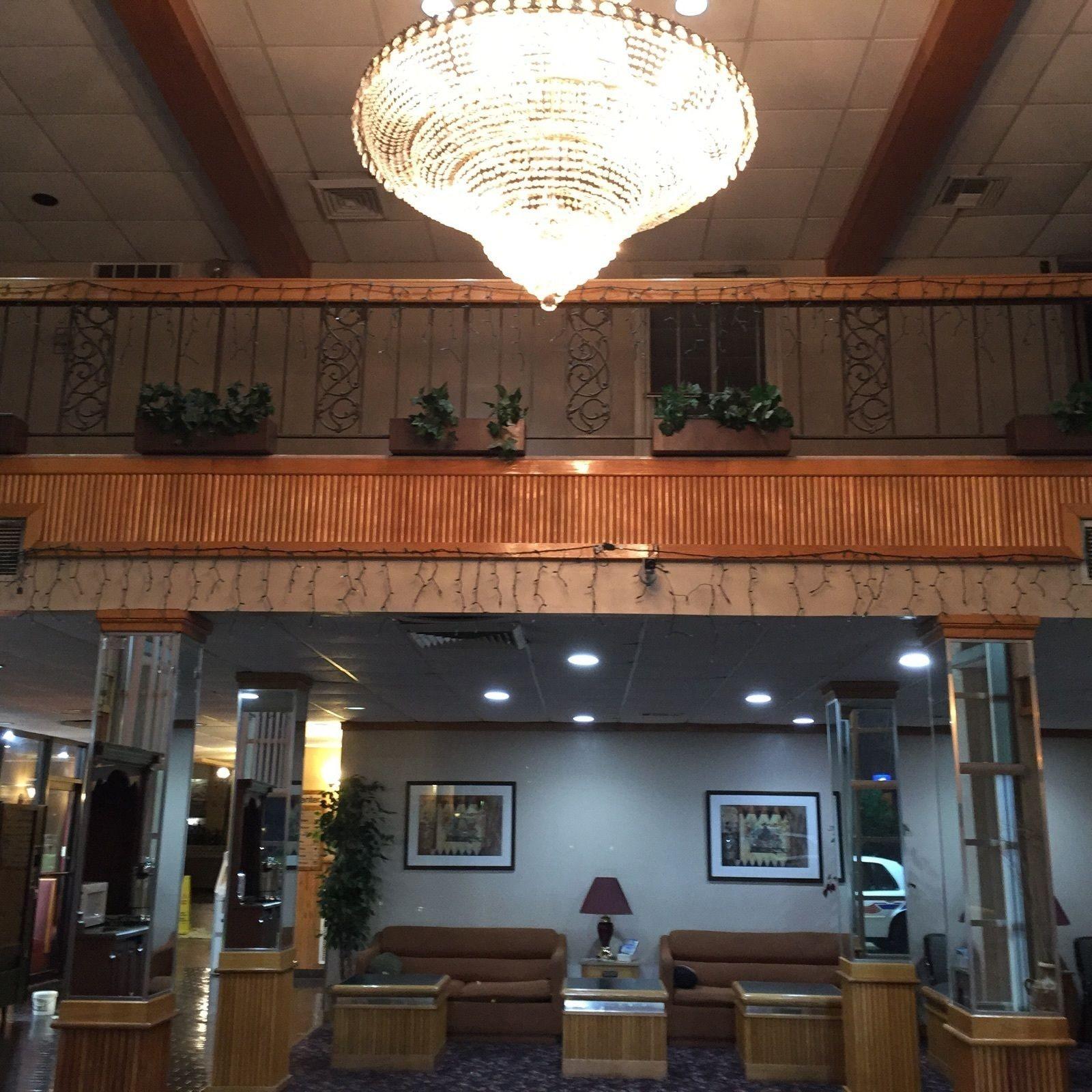 Vista Lobby Regency Inn & Suites