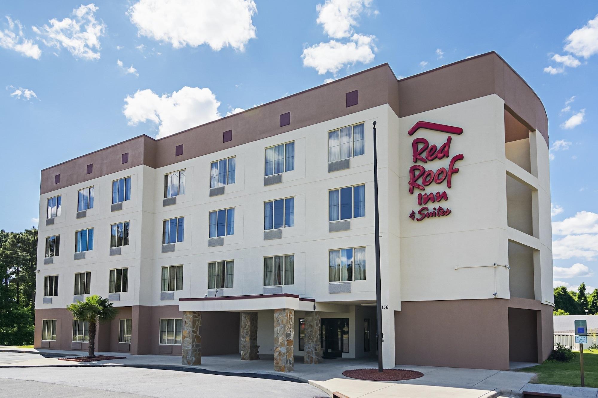 Vista Exterior Red Roof Inn & Suites Fayetteville - Fort Bragg