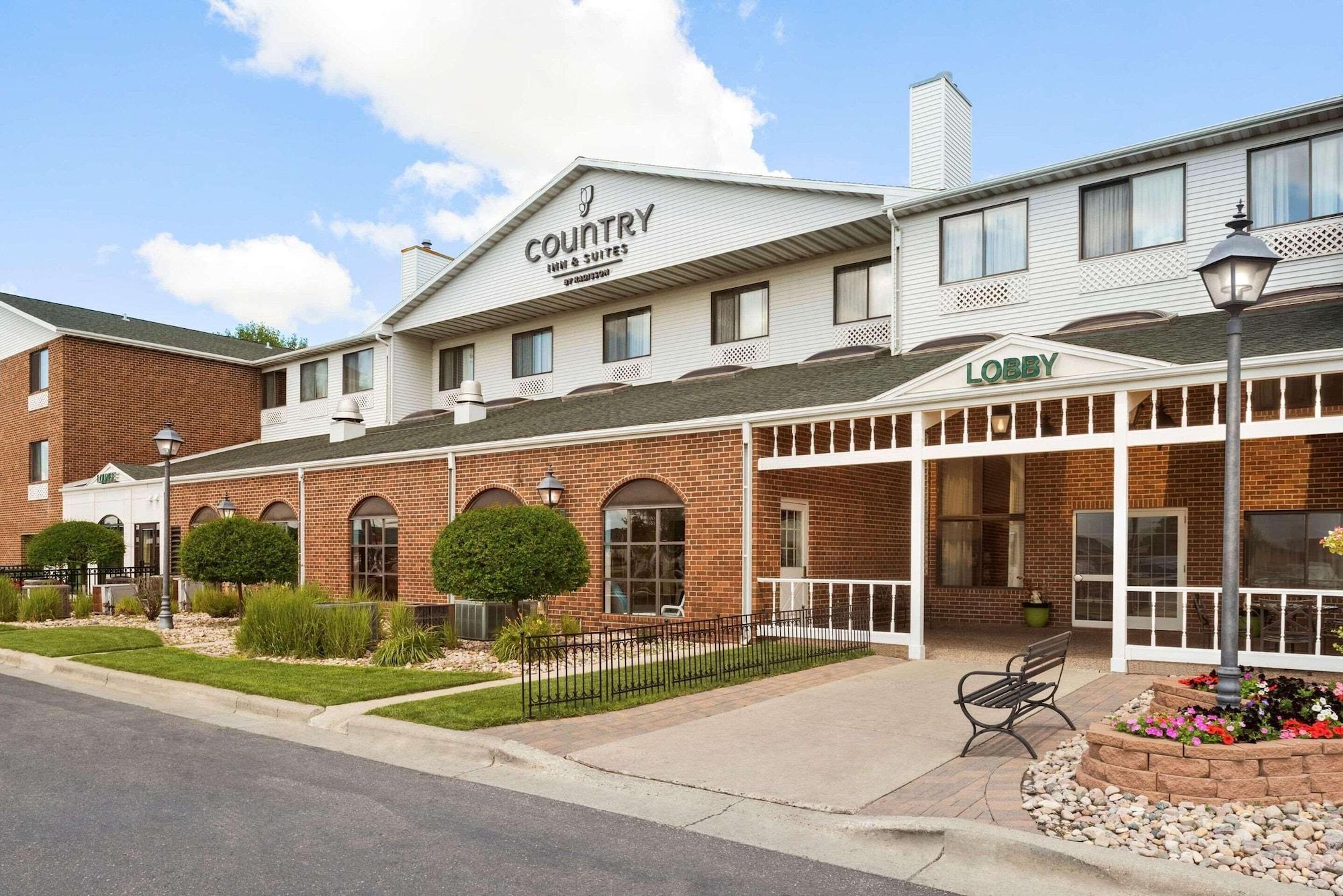 Vista Exterior Country Inn & Suites by Radisson, Fargo, ND