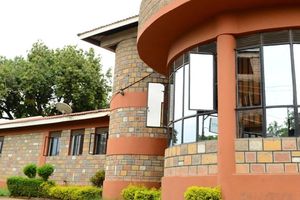 Alojamiento - Grabo County Dream Hotel