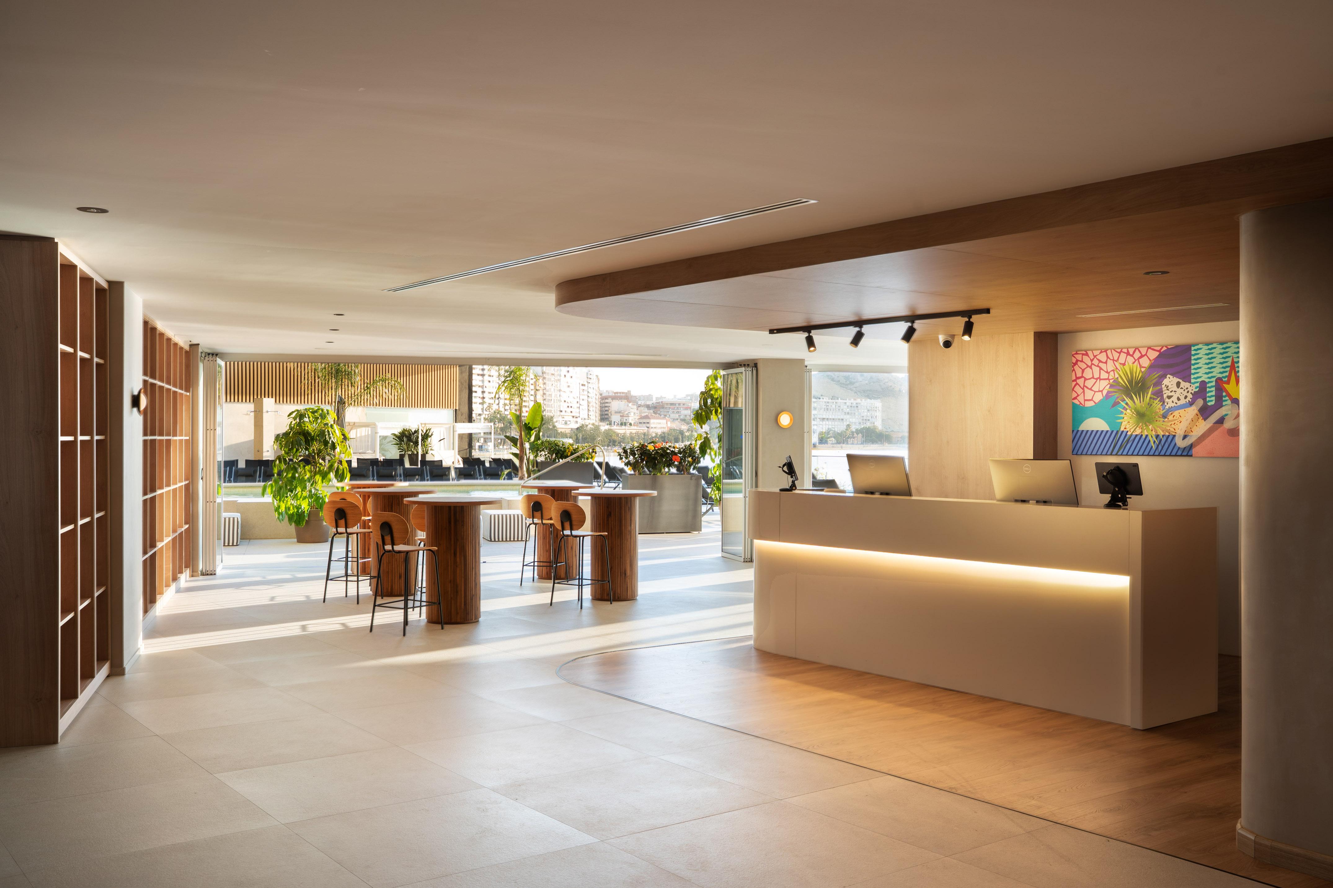 Vista Lobby INNSiDE by Meliá Alicante Porta Maris