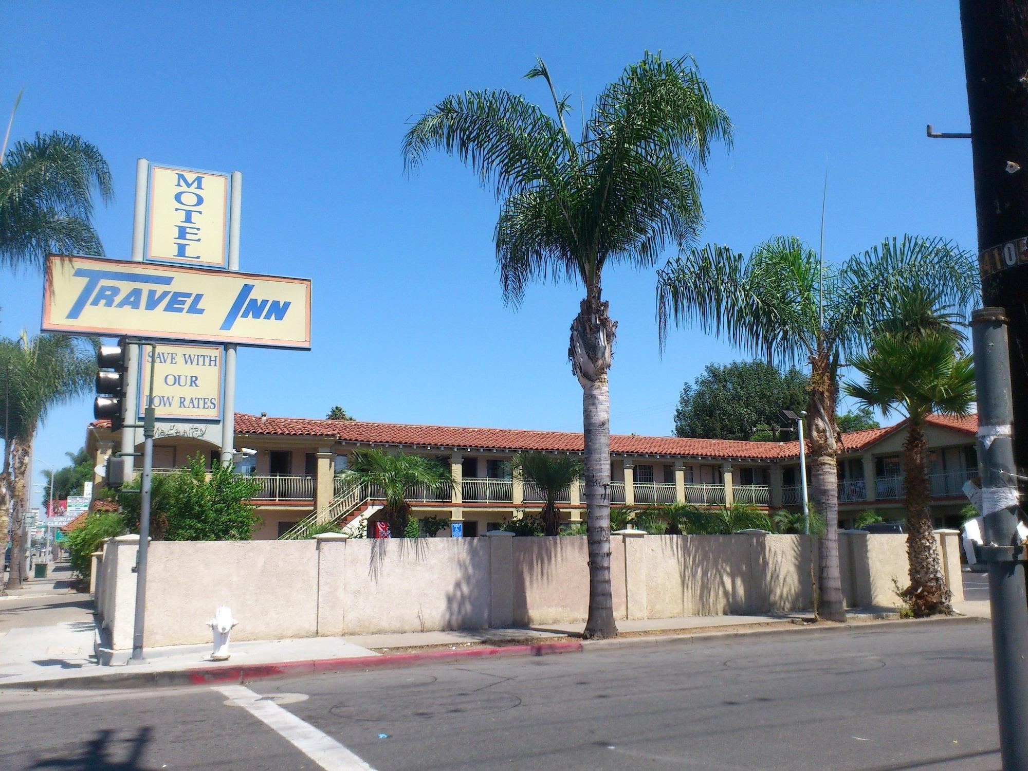 Vista Lobby Santa Ana Travel Inn
