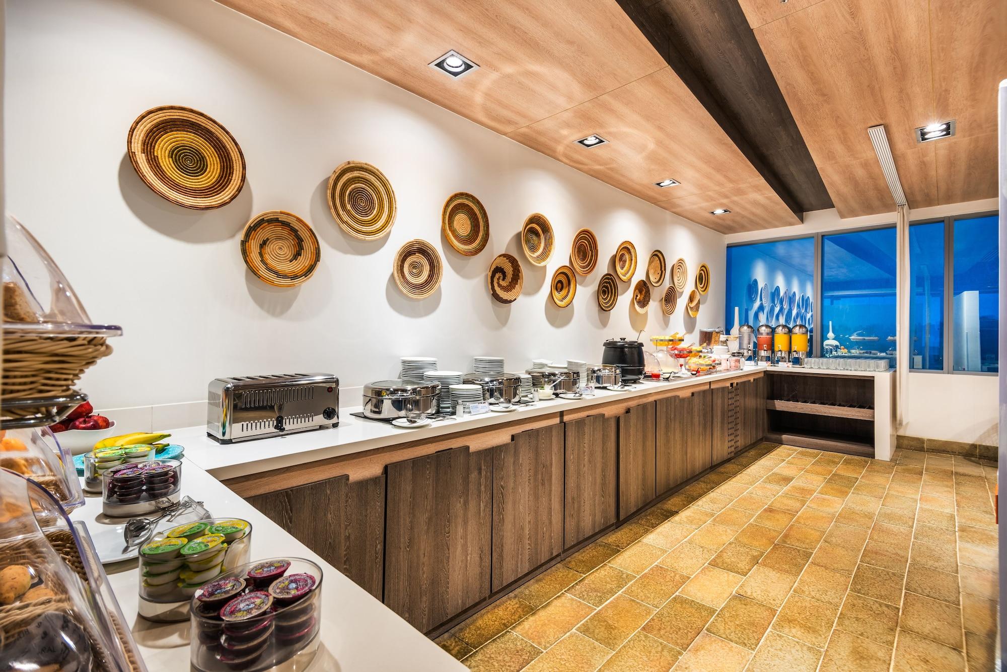 Restaurant Holiday Inn Express Barranquilla Buenavista by IHG