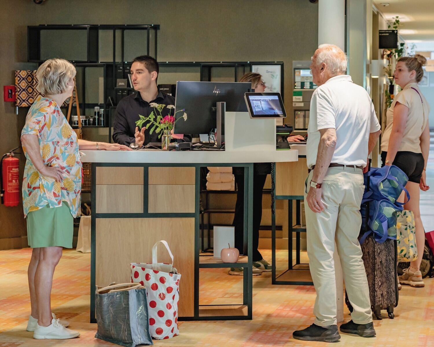 Vista Lobby blooming Hotel