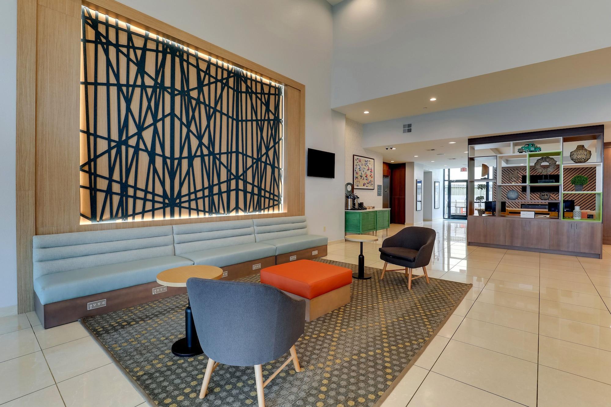 Vista Lobby Holiday Inn Mobile - Airport by IHG